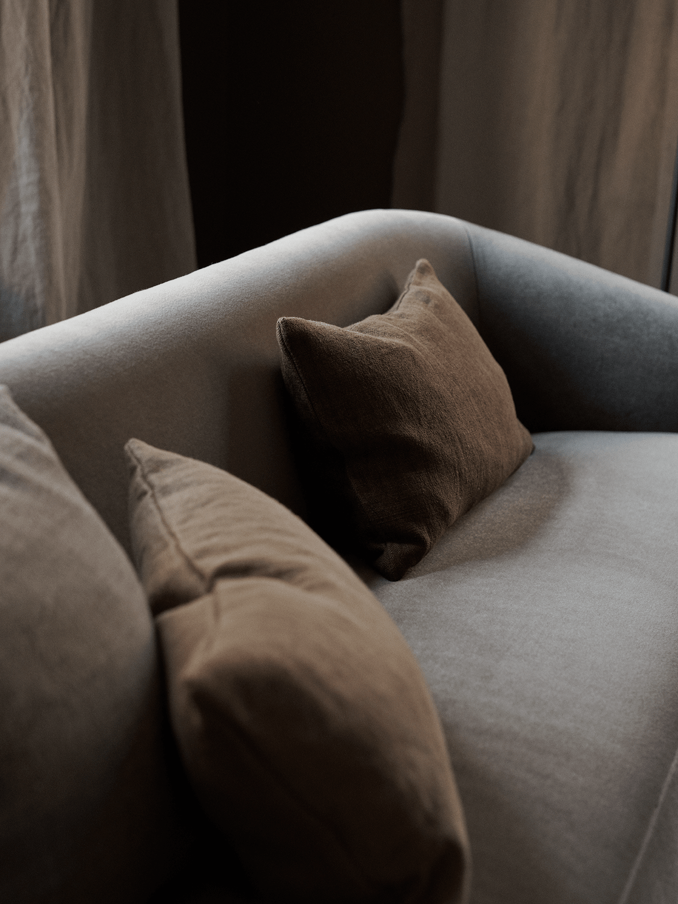 2-person sofa Covent Narrow Upholstered