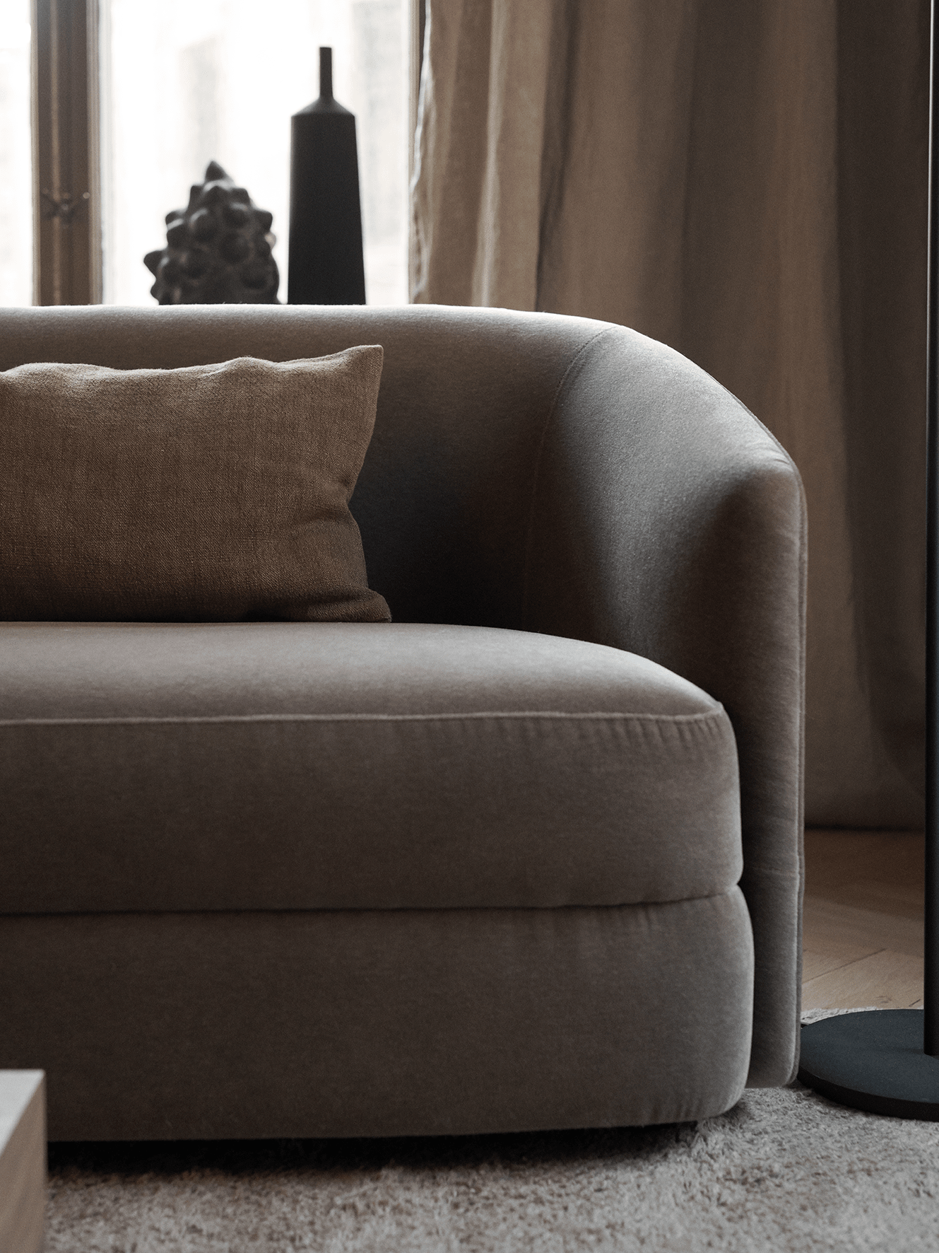 2-person sofa Covent Narrow Upholstered