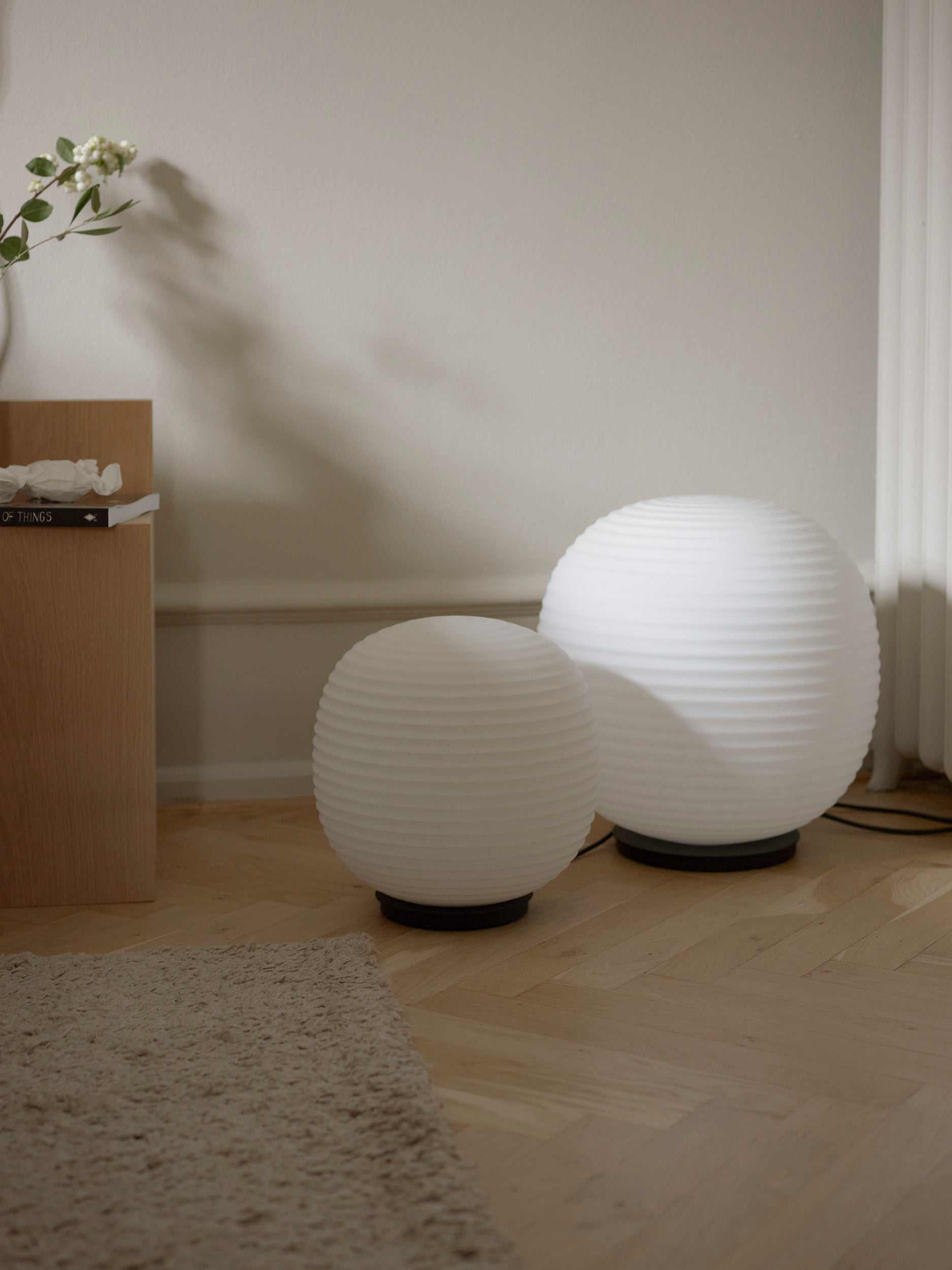Lantern Globe white table lamp with a black base