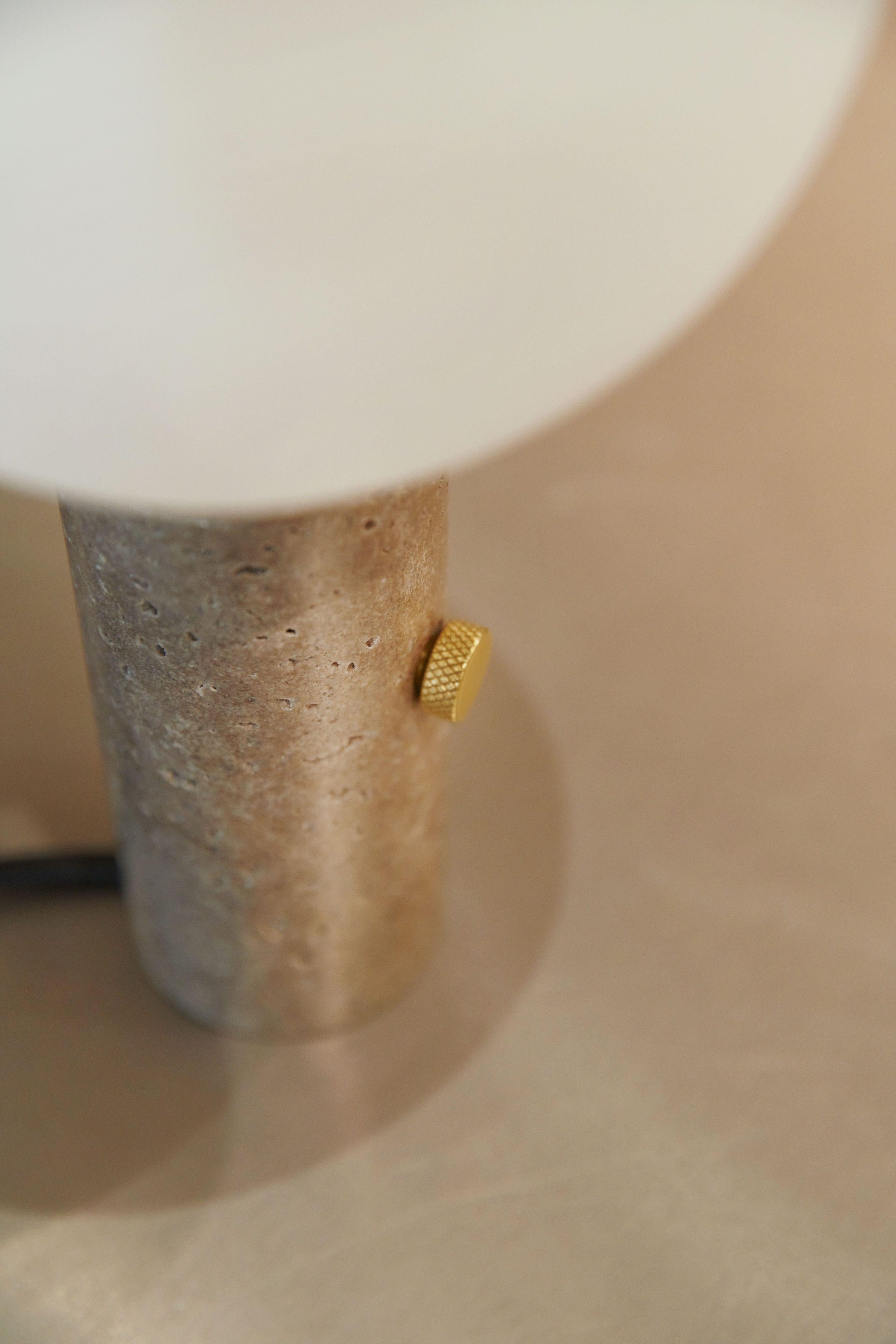 Víceúčelová lampa CORE krémový travertin