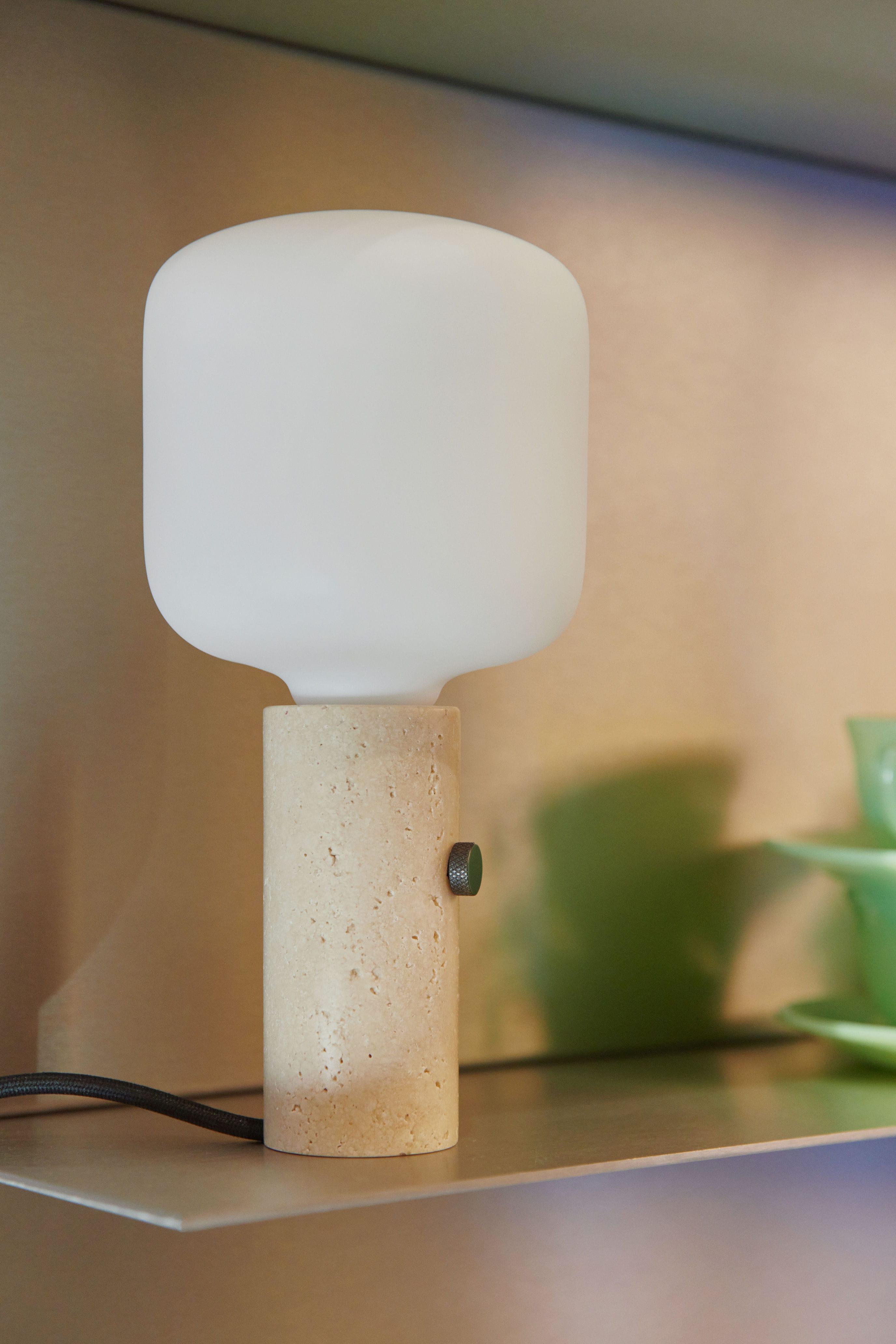 Víceúčelová lampa CORE krémový travertin
