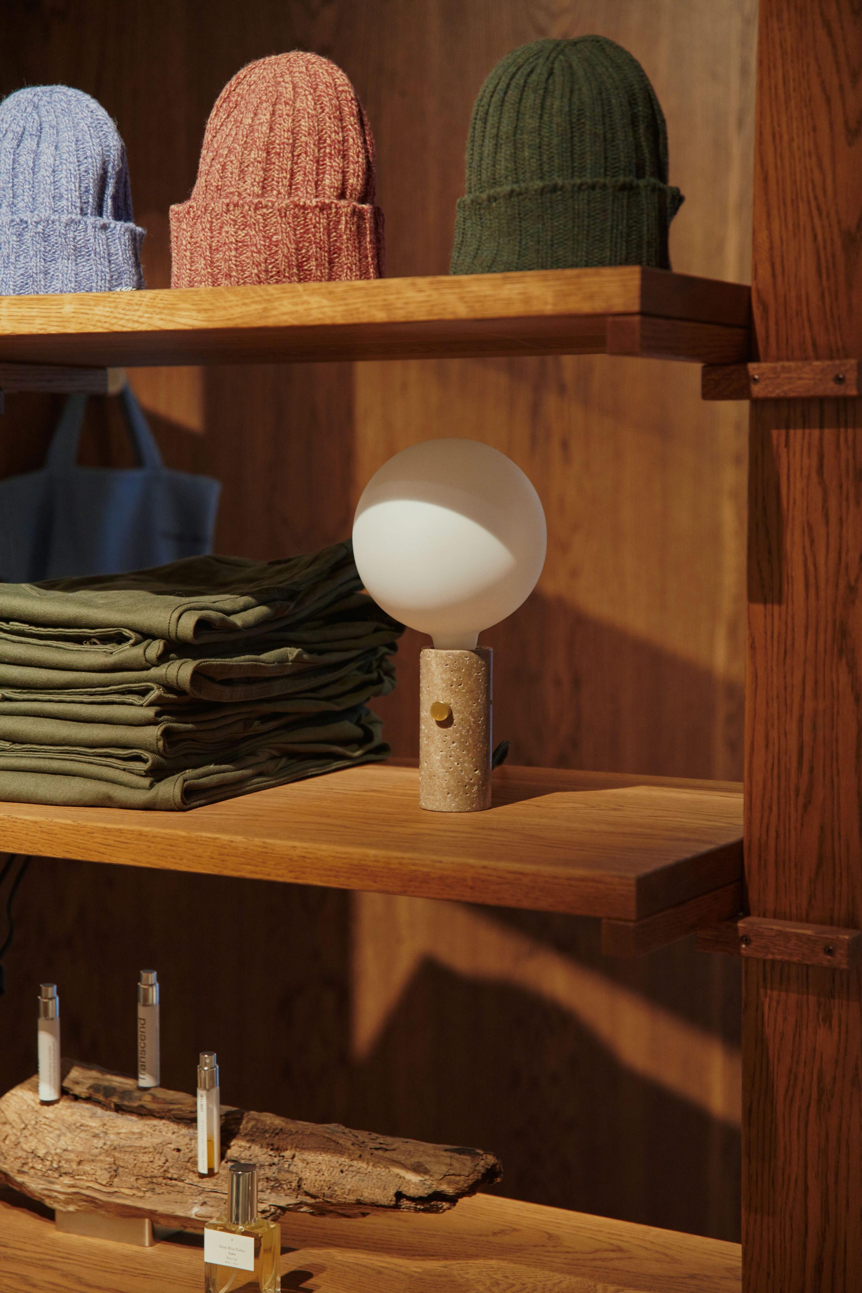 Víceúčelová lampa CORE krémový travertin
