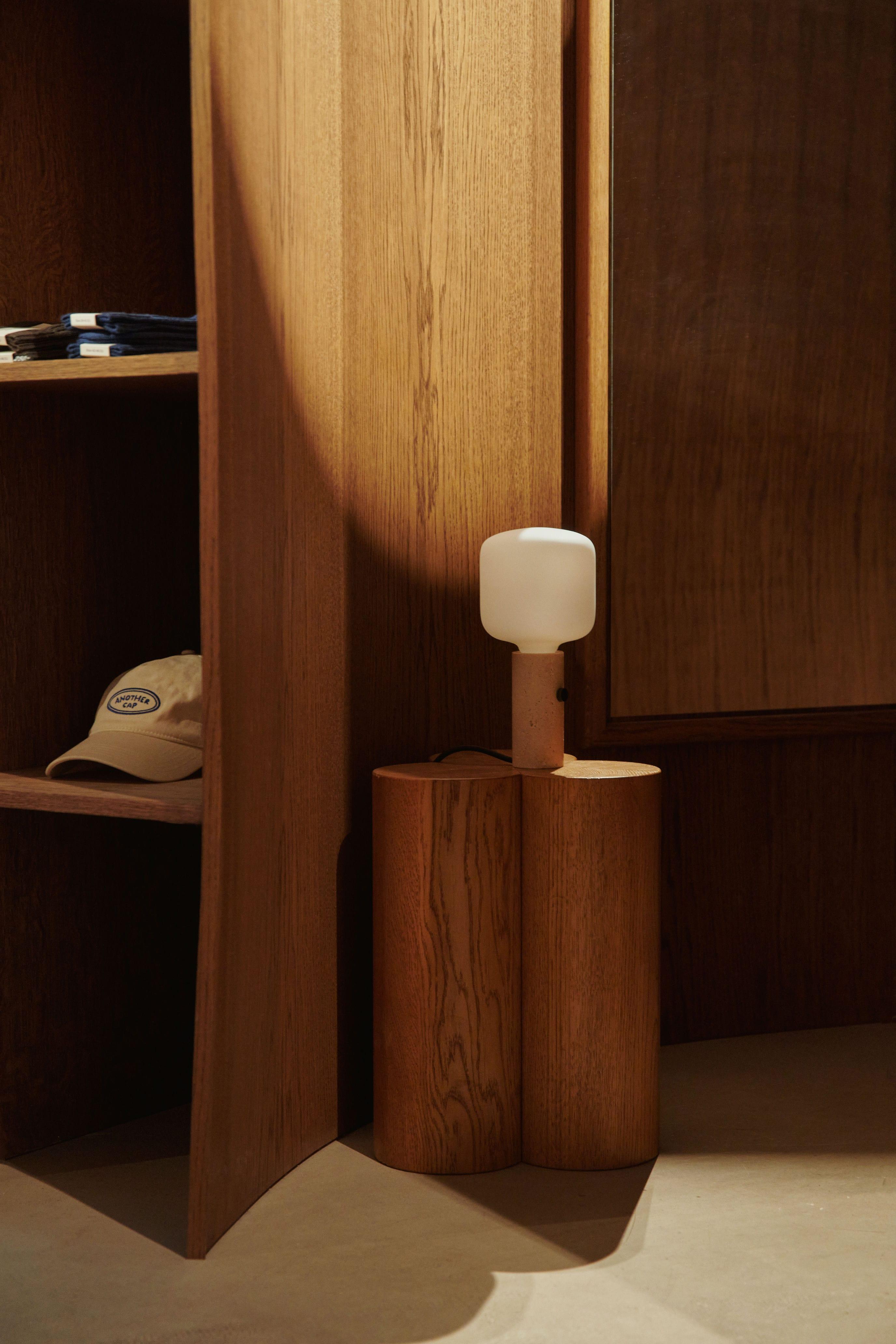 Víceúčelová lampa CORE krémový travertin