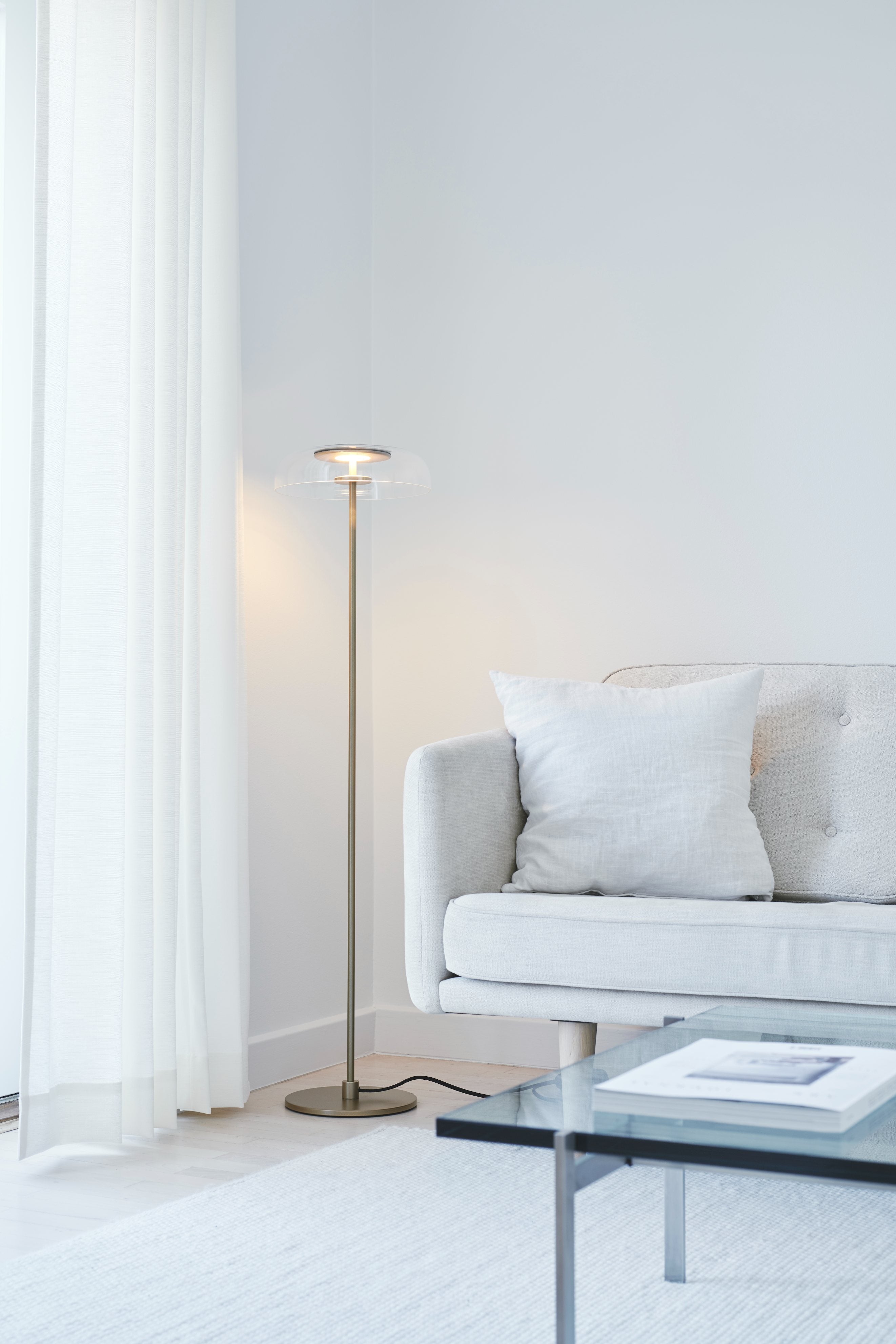 Stojací lampa BLOSSI zlatá s průhledným sklem