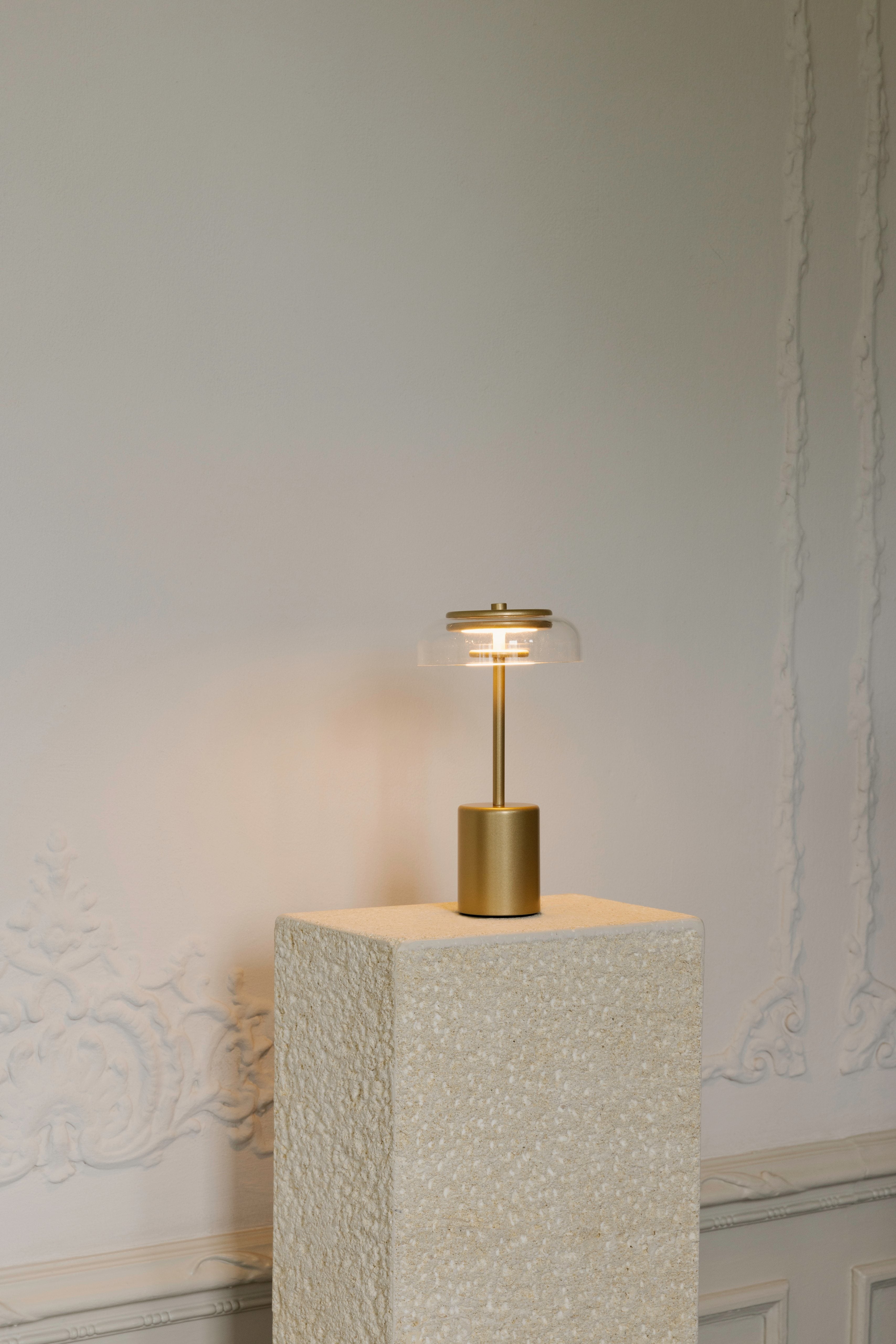 Přenosná lampa BLOSSI zlatá s transparentním sklem