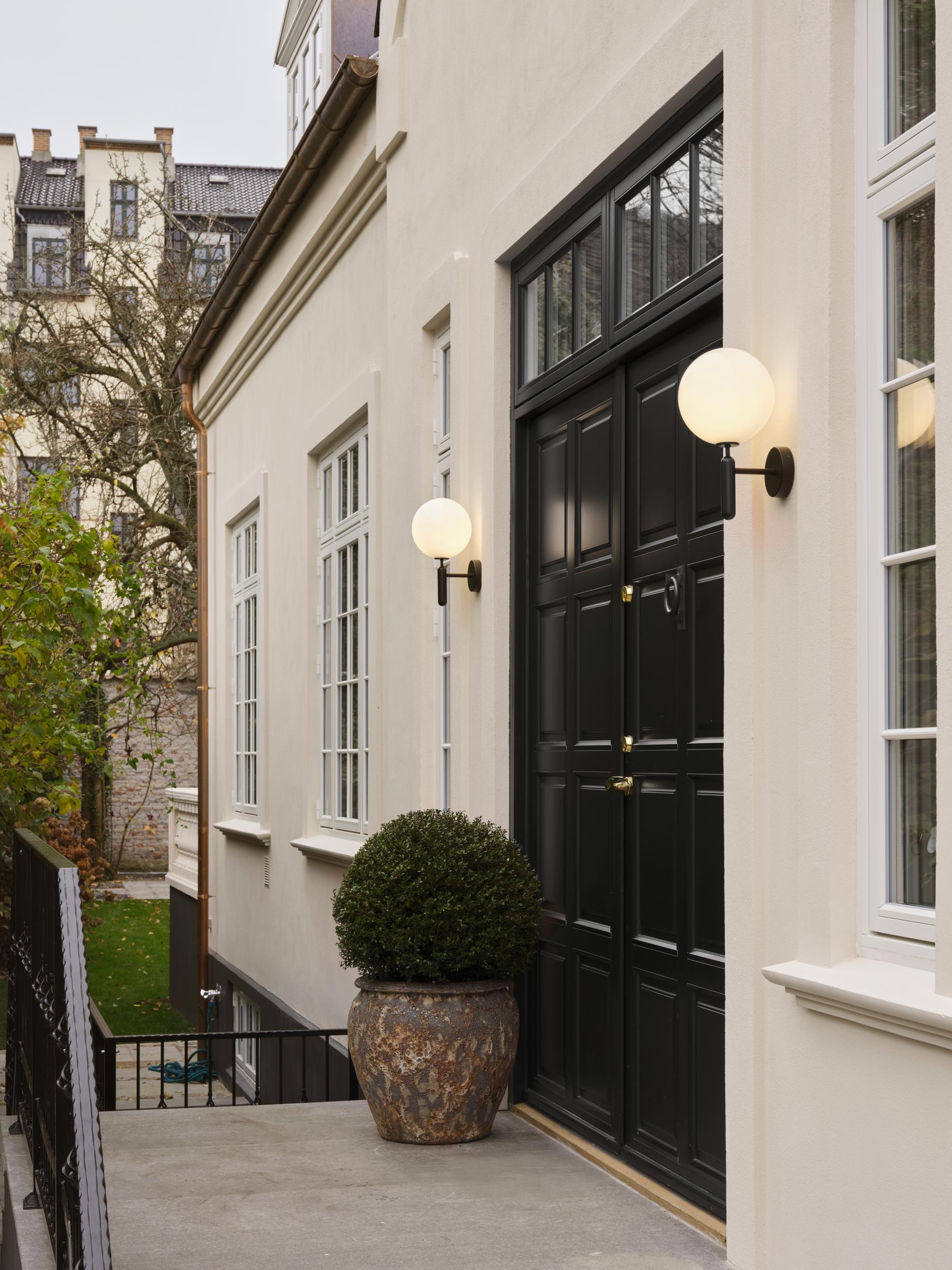 Outdoor wall lamp MIIRA black with opal glass