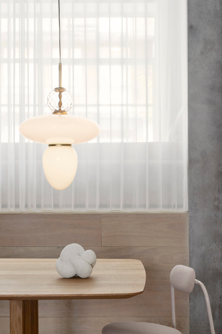 Lampa visící RIZZATTO 43 mosazná s opálovým sklem