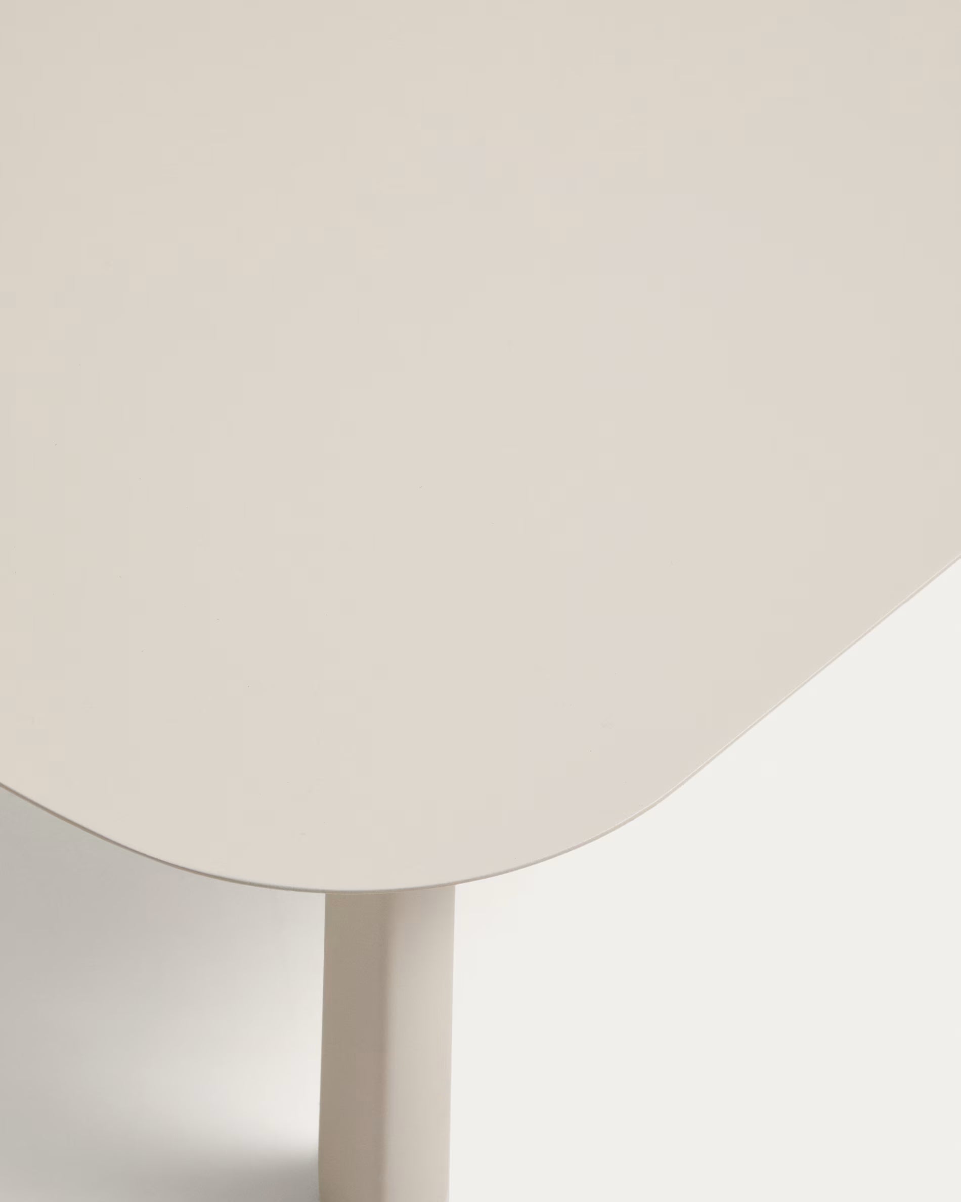 ALERIA Beige Garden Set with Light Base