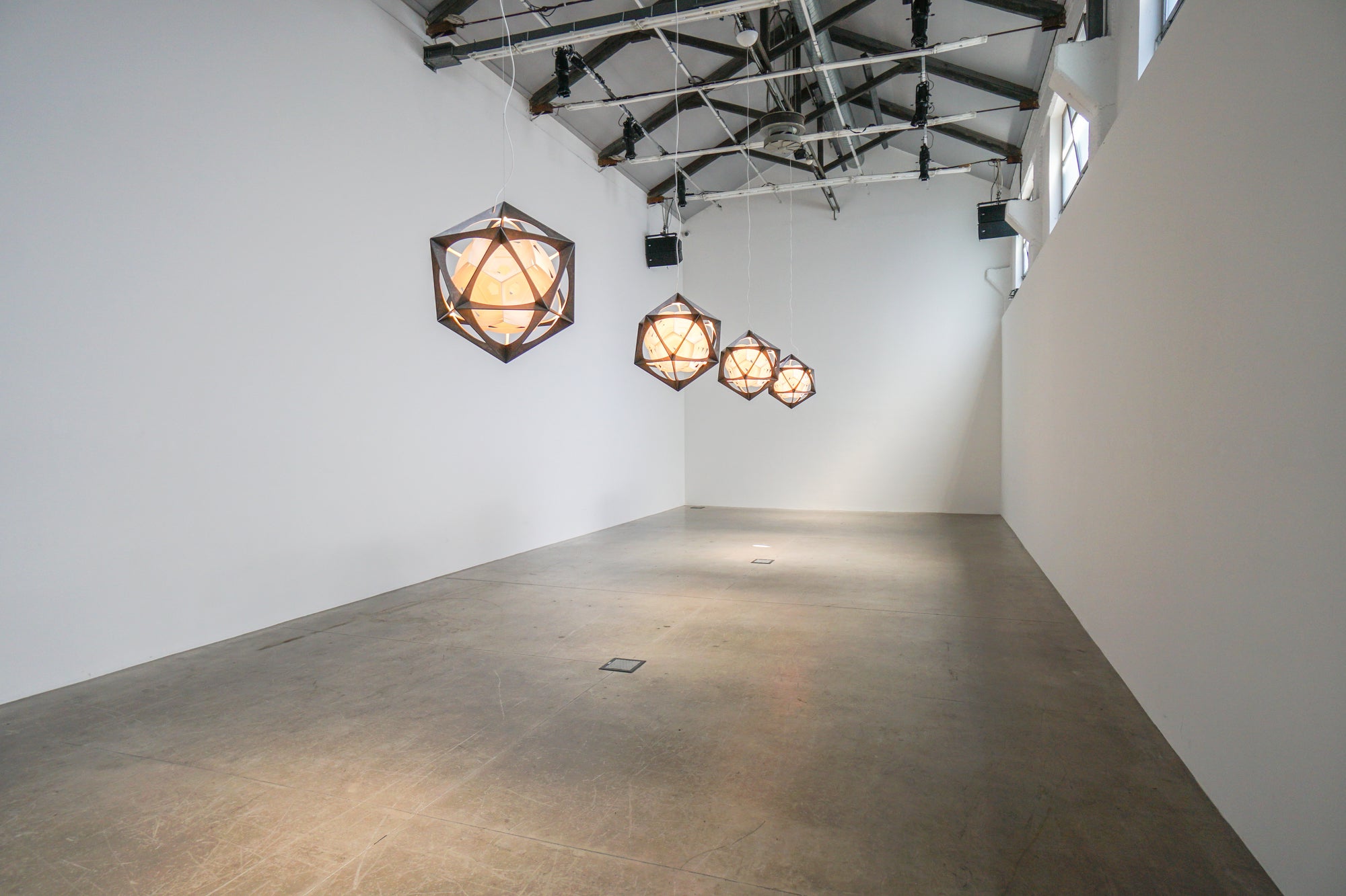 Lampa wisząca OE QUASI ciemne aluminium – Louis Poulsen
