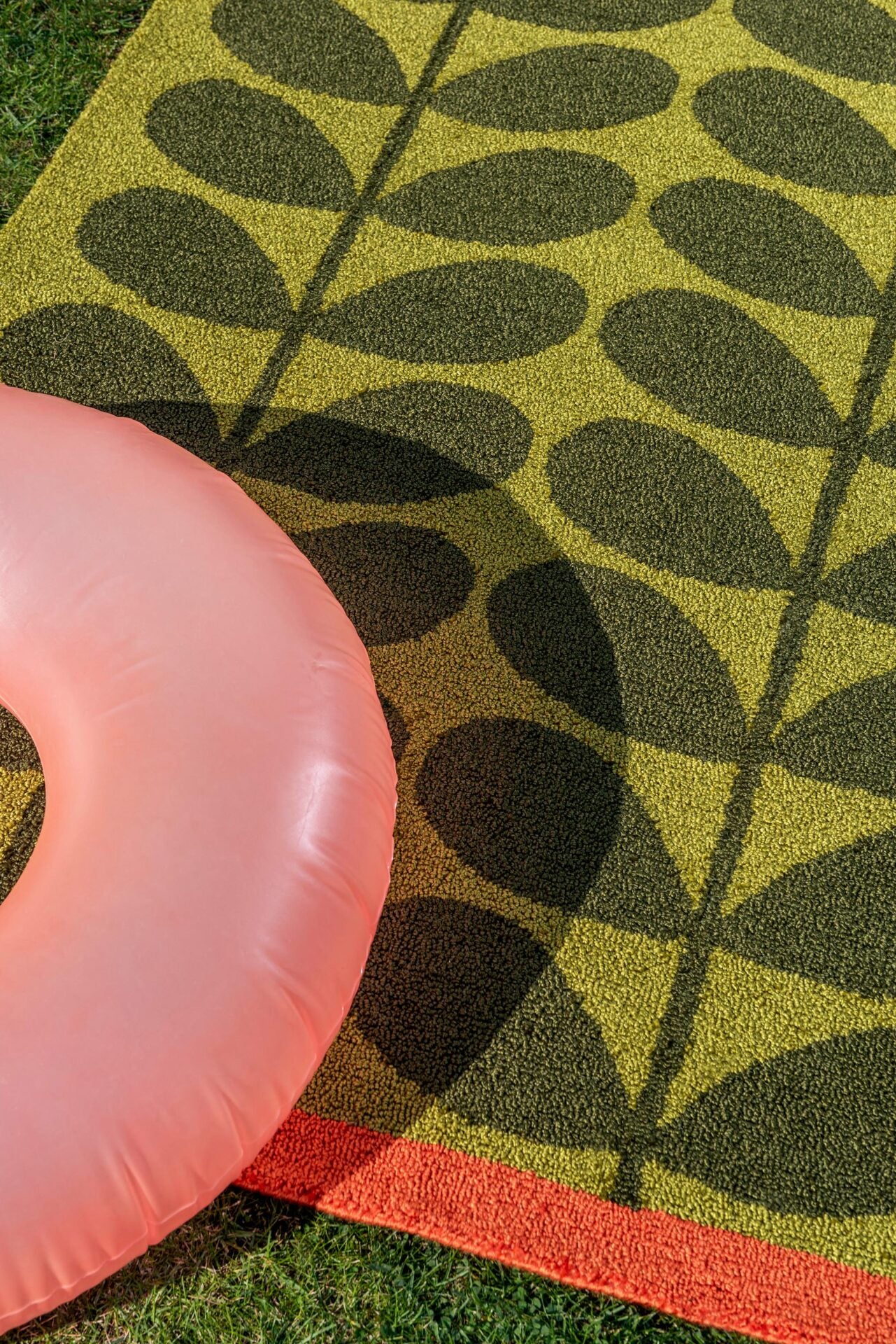 Venkovní koberec SOLID STEM SEAGRASS zelený