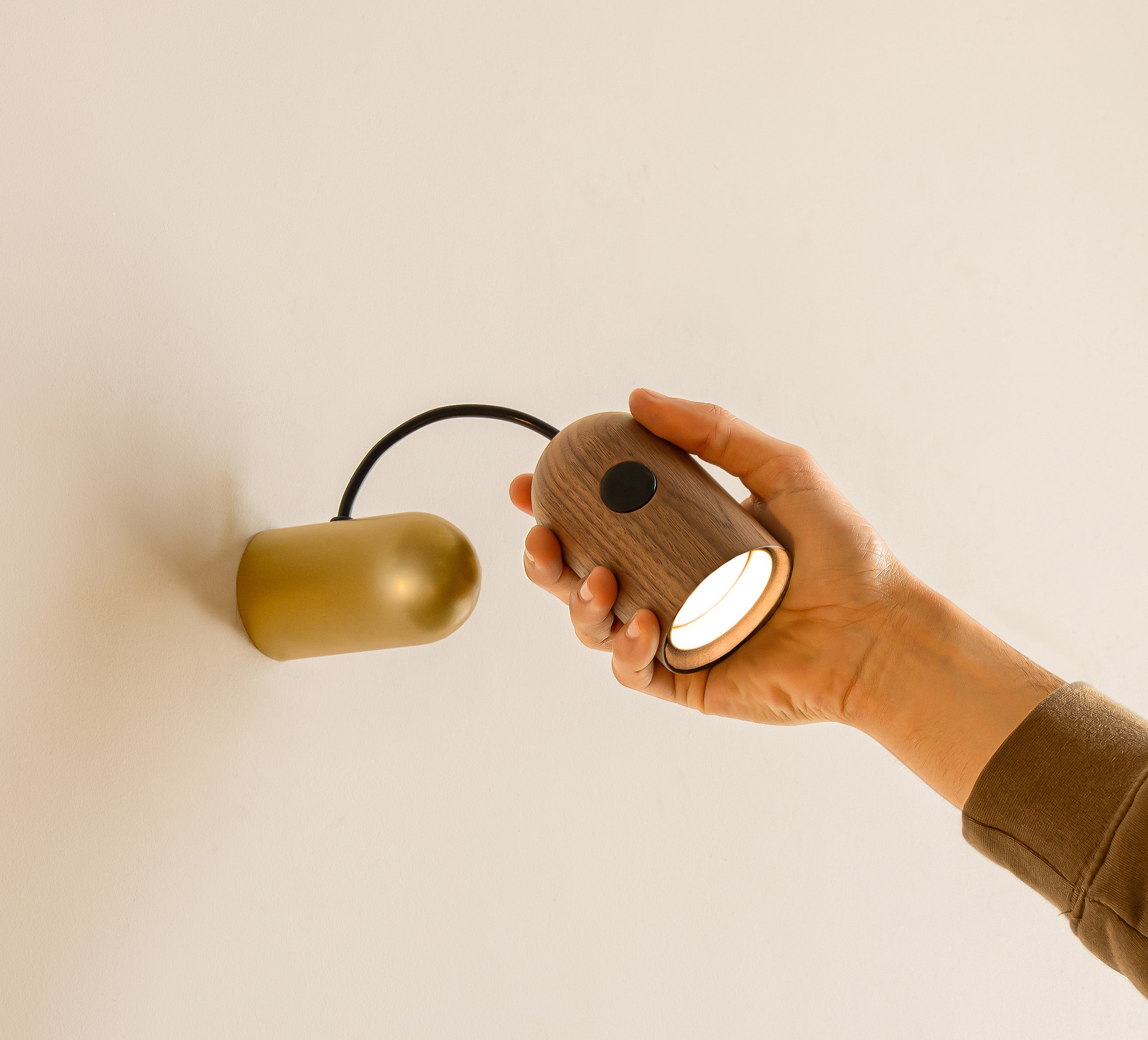 ONFA Wall Lamp in Walnut Wood with Brass Finish