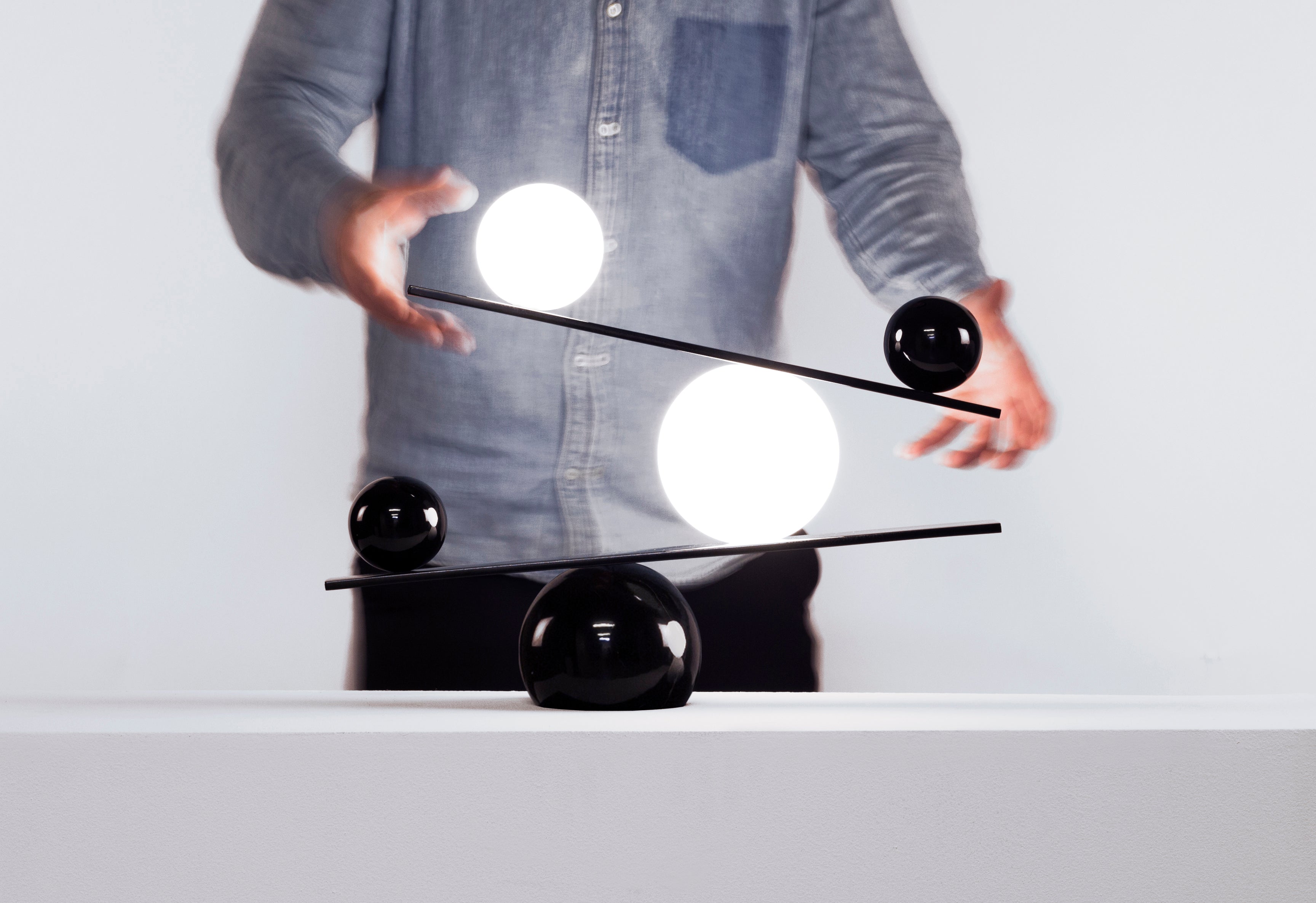 Stolní lampa BALANCE černá