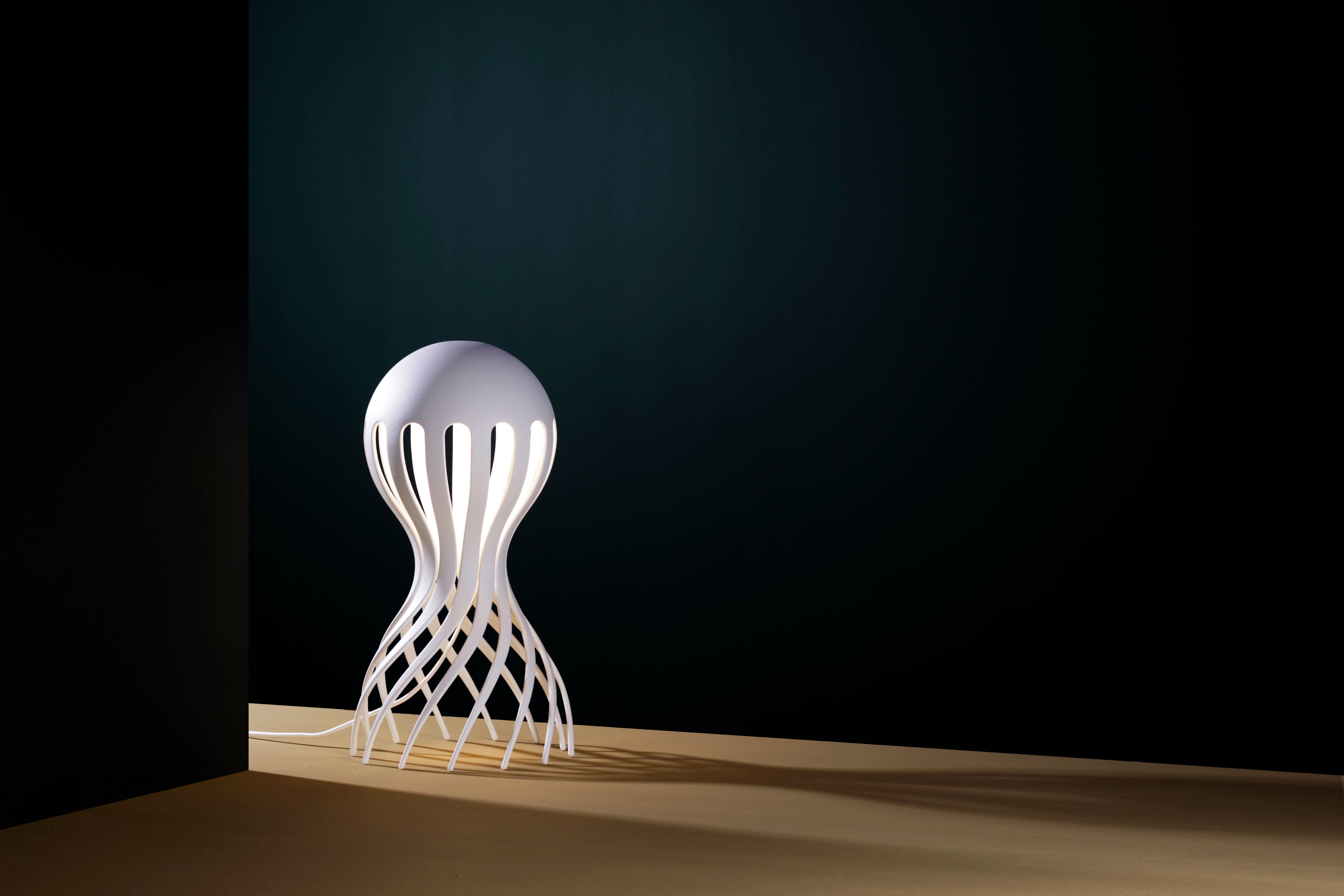 Stolní lampa CIRRATA bílá