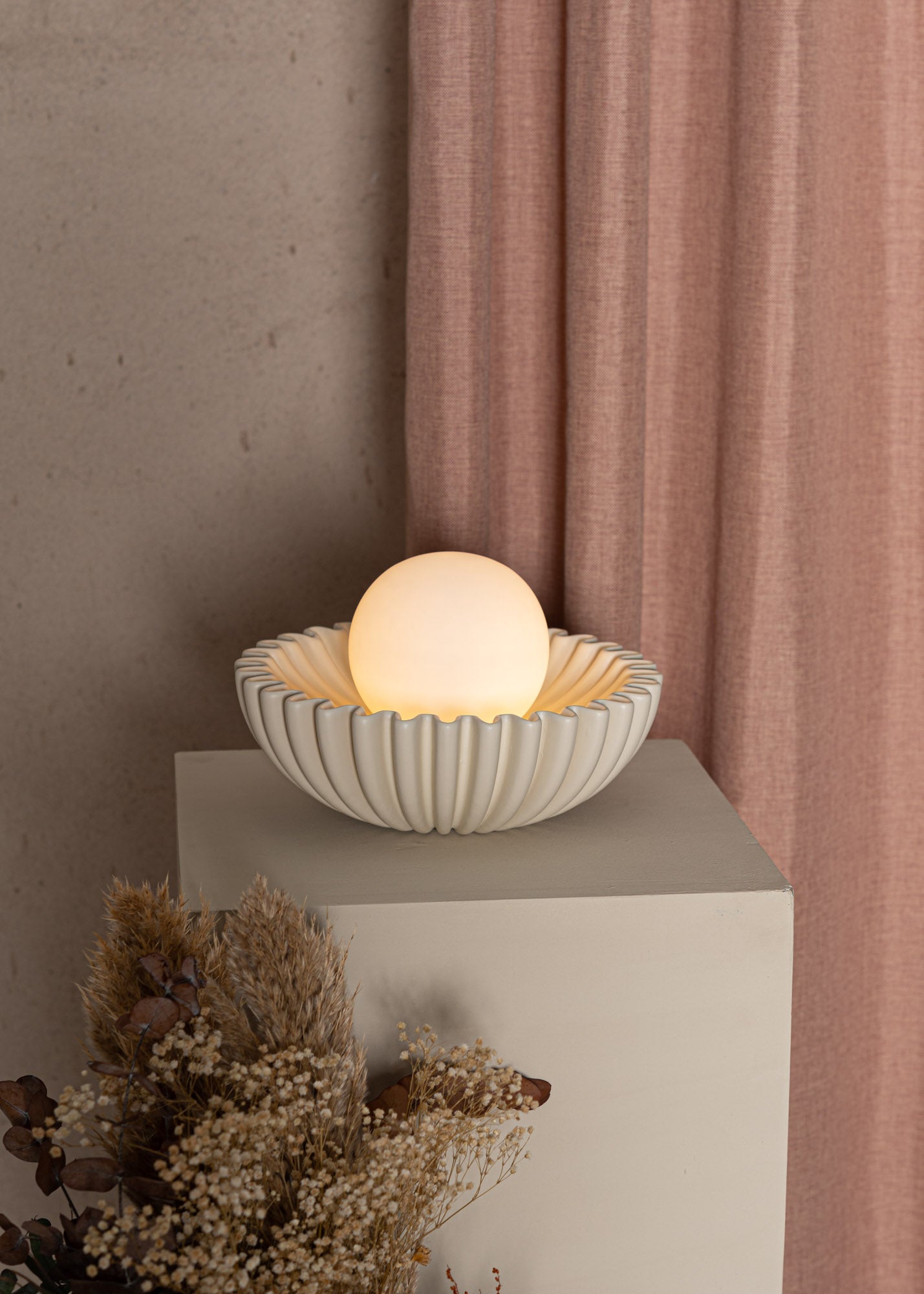 OSTRO ecru table lamp