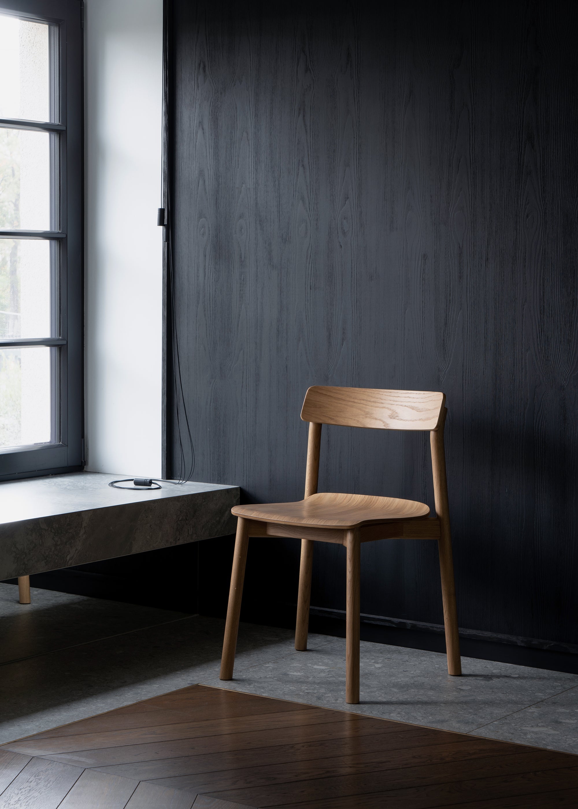 ARCHE chair black oak wood