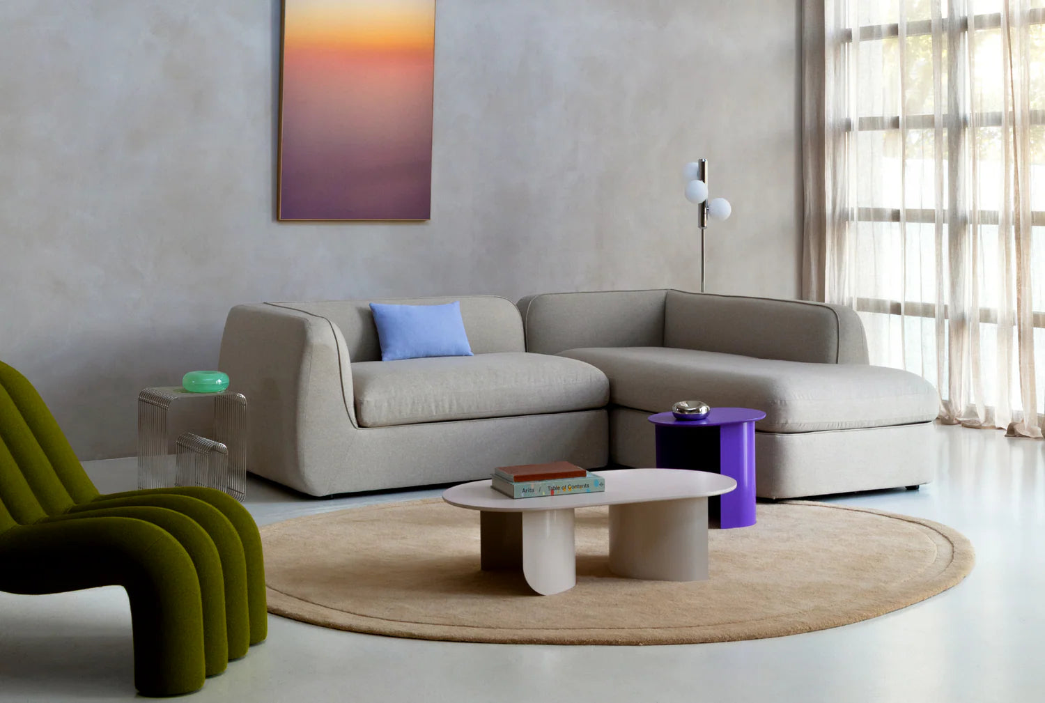 Boční stolek PLATEAU tmavě korálový