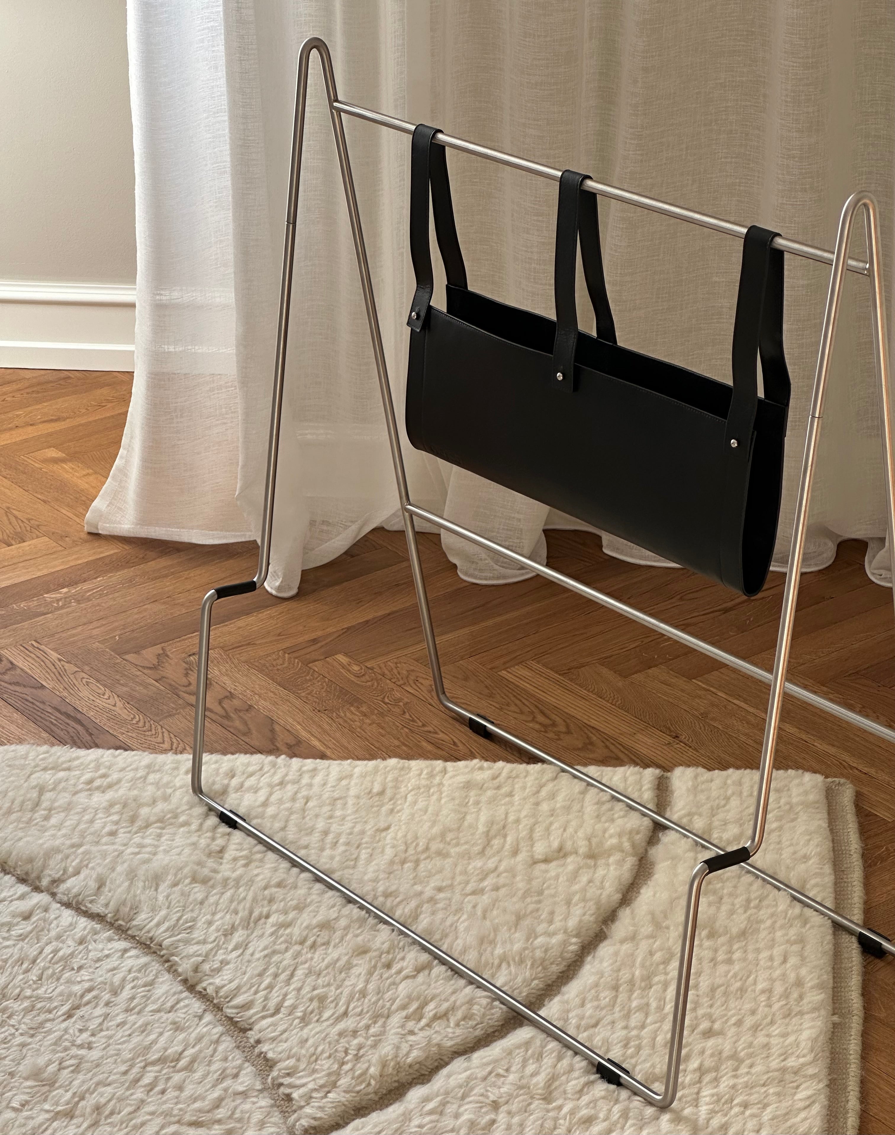 CARRY Silver TV Stand