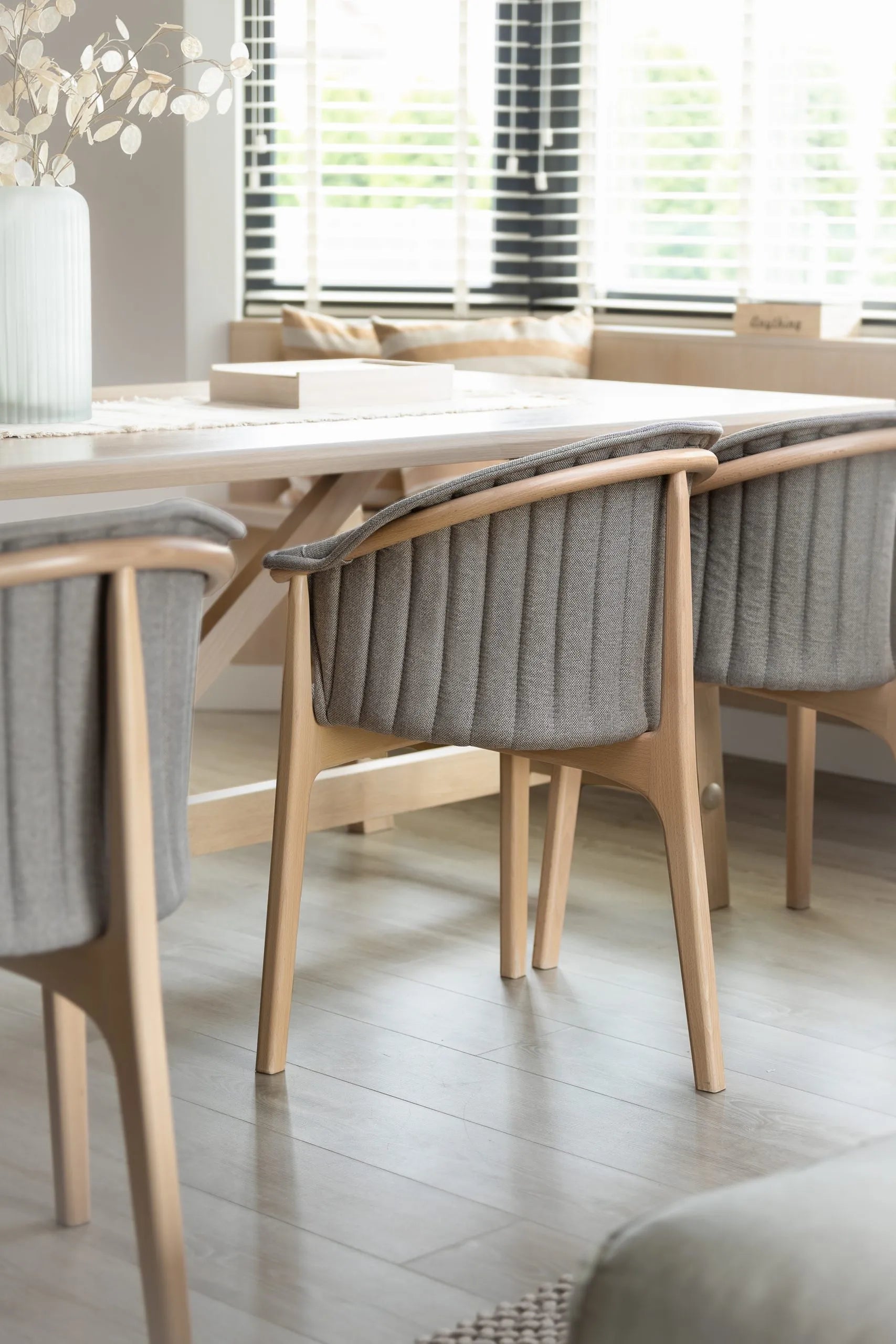 Křeslo EVO B-2945 čalouněné