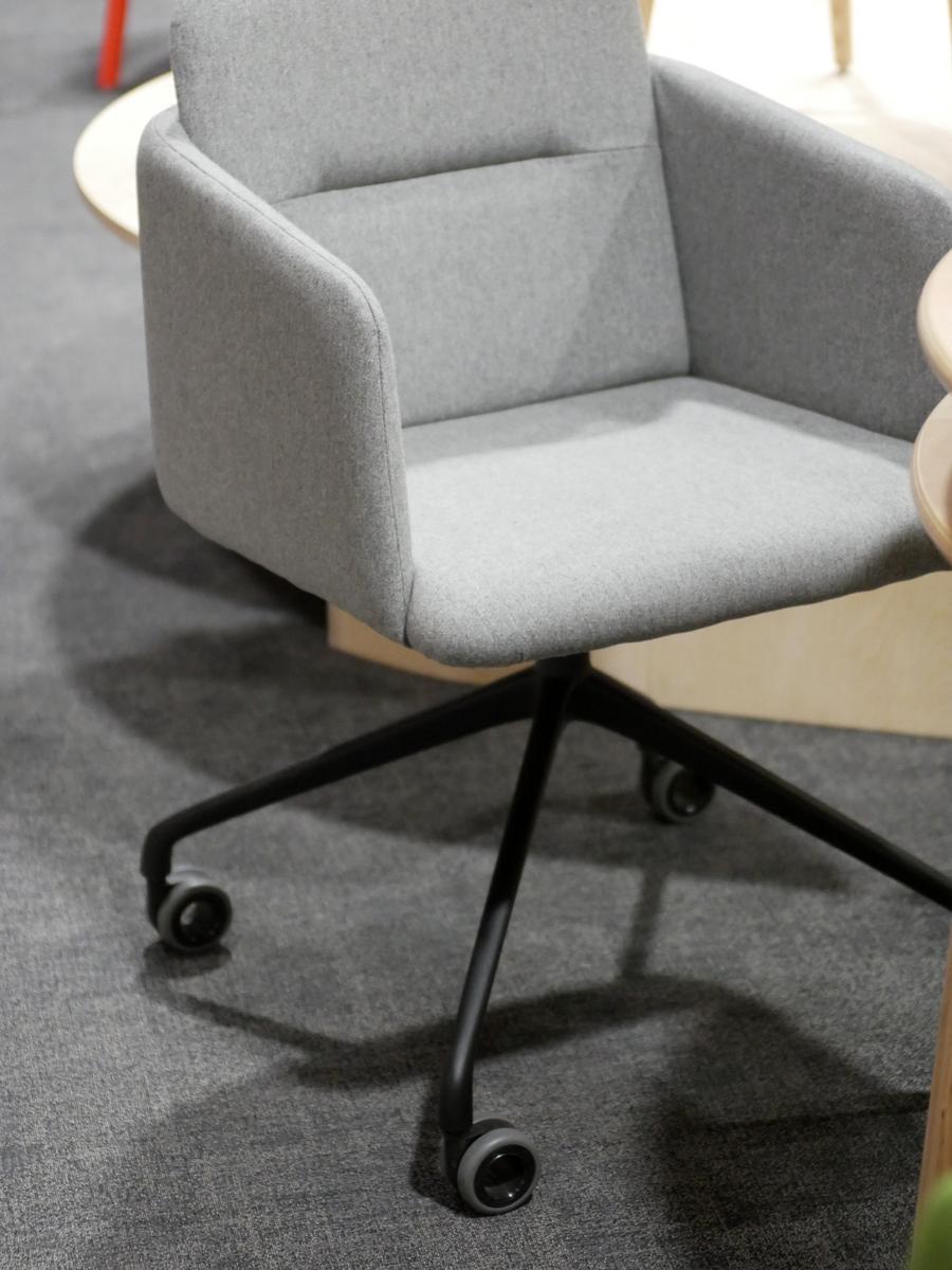 Note 5 b-4065 upholstered office chair