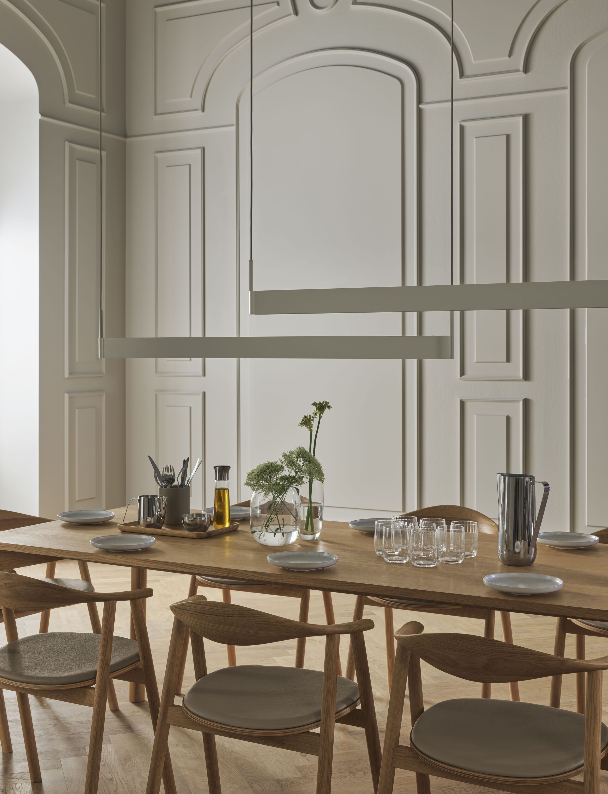 Rozkládací stůl PANA s dubovou základnou