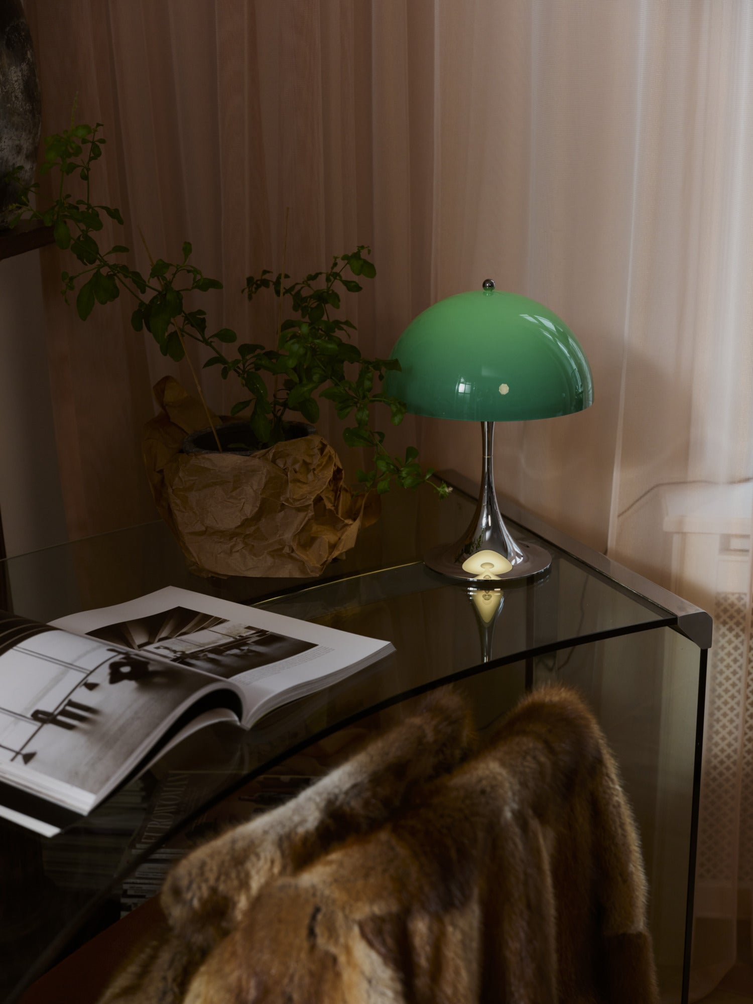 Přenosná lampa PANTHELLA 250 zelená s chromovaným podstavcem