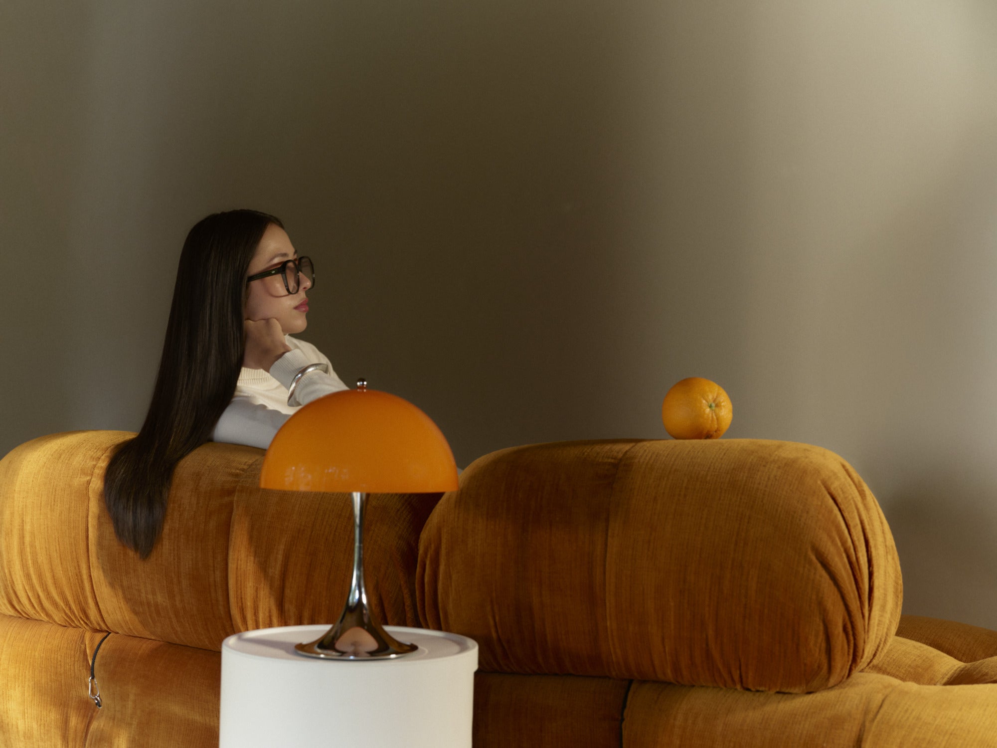 Přenosná lampa PANTHELLA 250 oranžová s chromovaným podstavcem