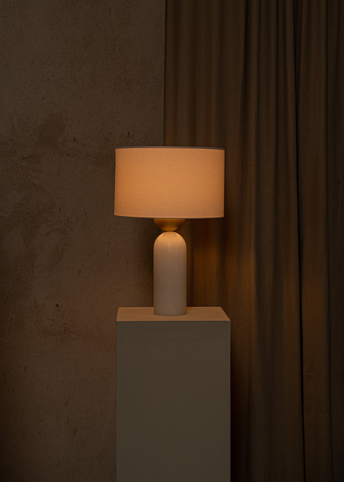 Stolní lampa PEONA bílý alabastr