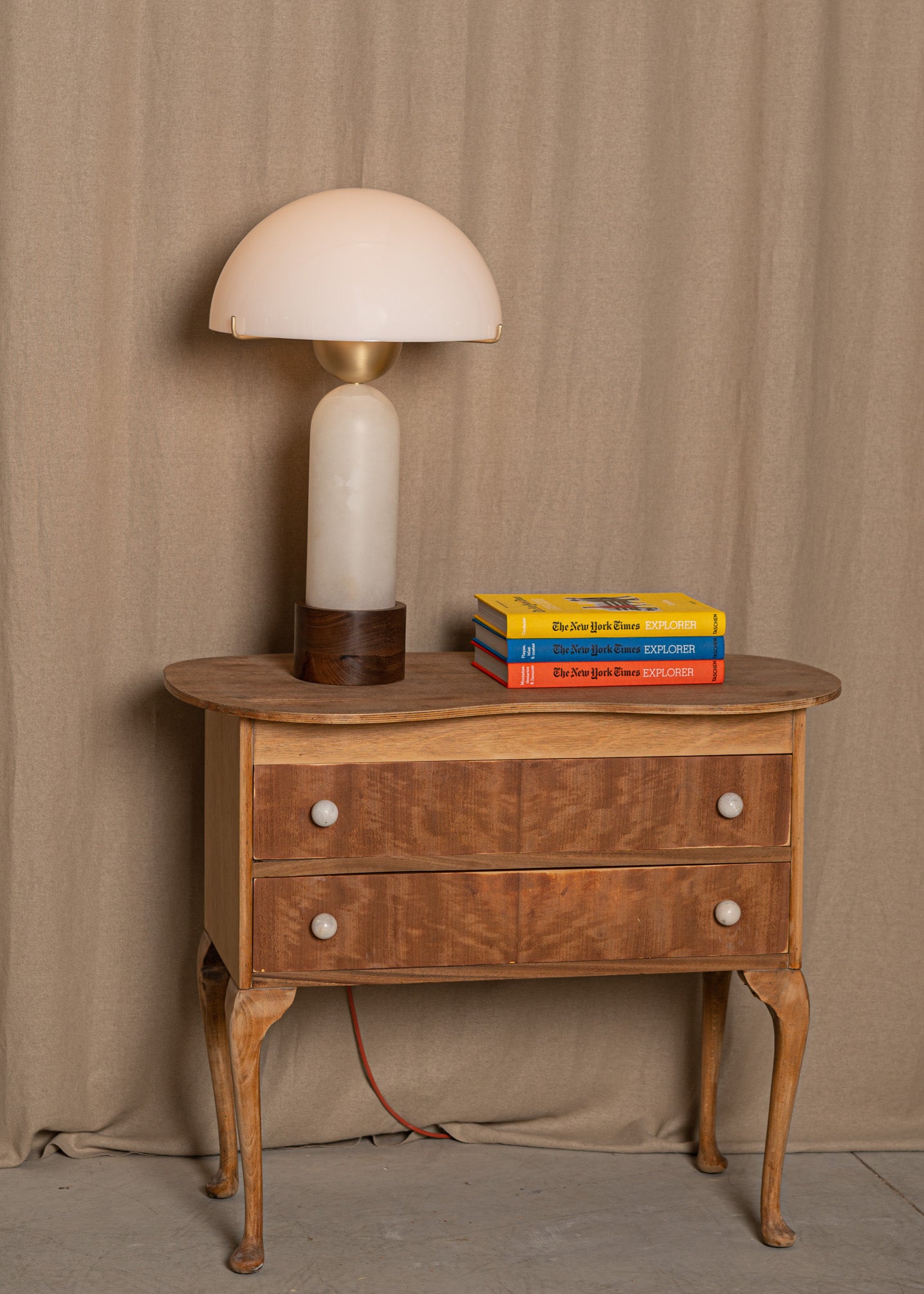 Stolní lampa PEONO bílý alabastr