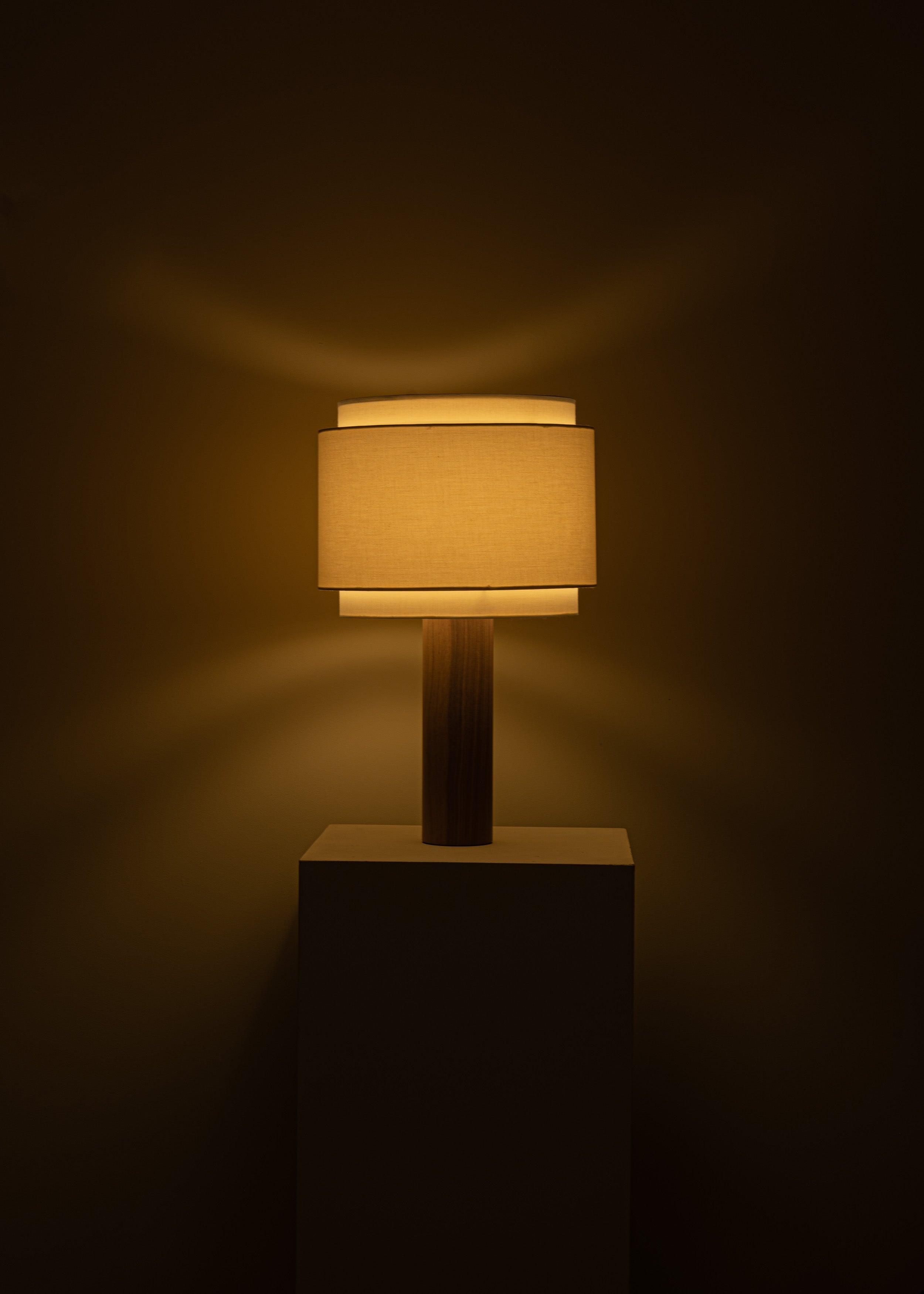 Stolní lampa PIPO DUOBLE ořechové dřevo
