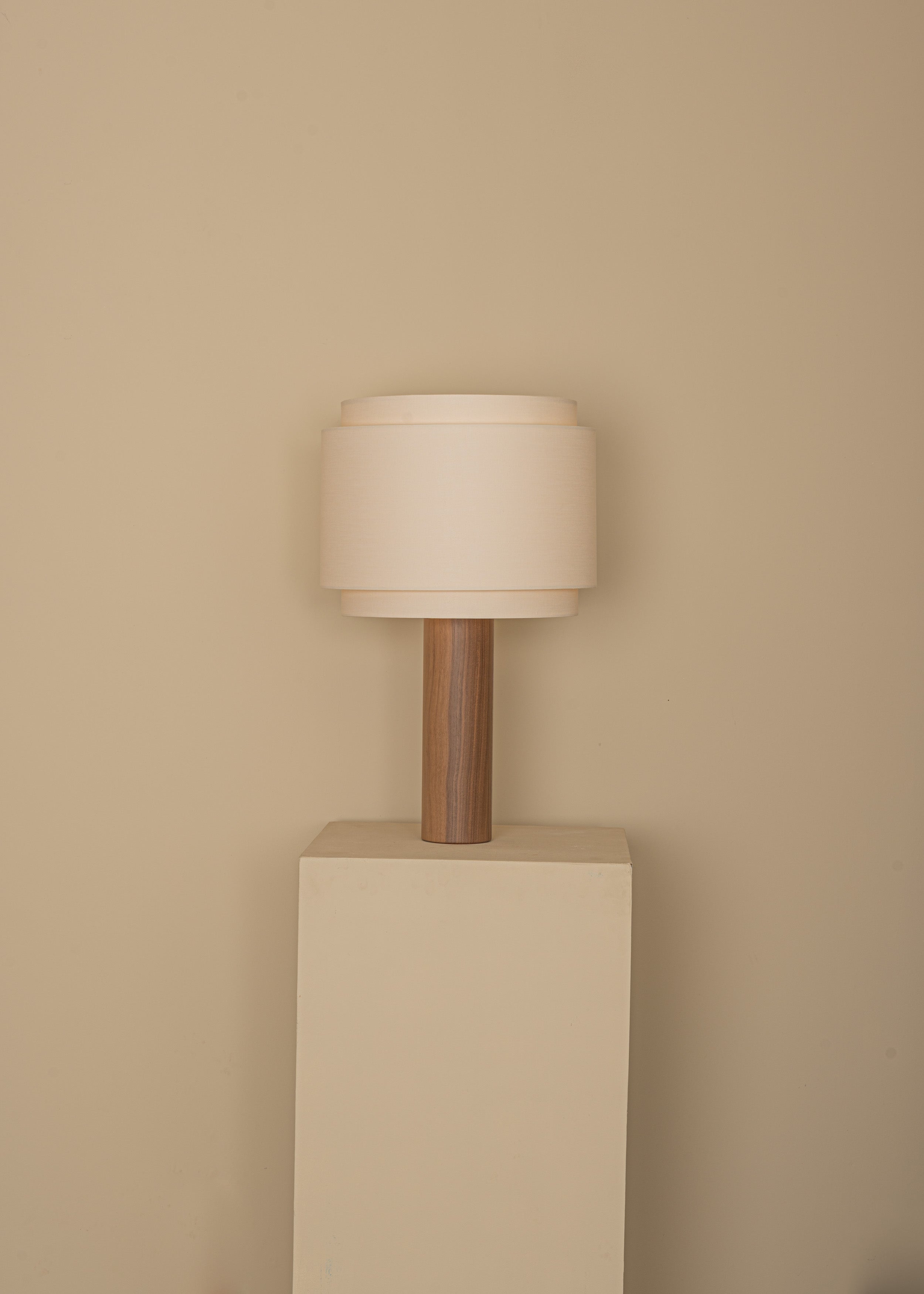 Stolní lampa PIPO DUOBLE ořechové dřevo