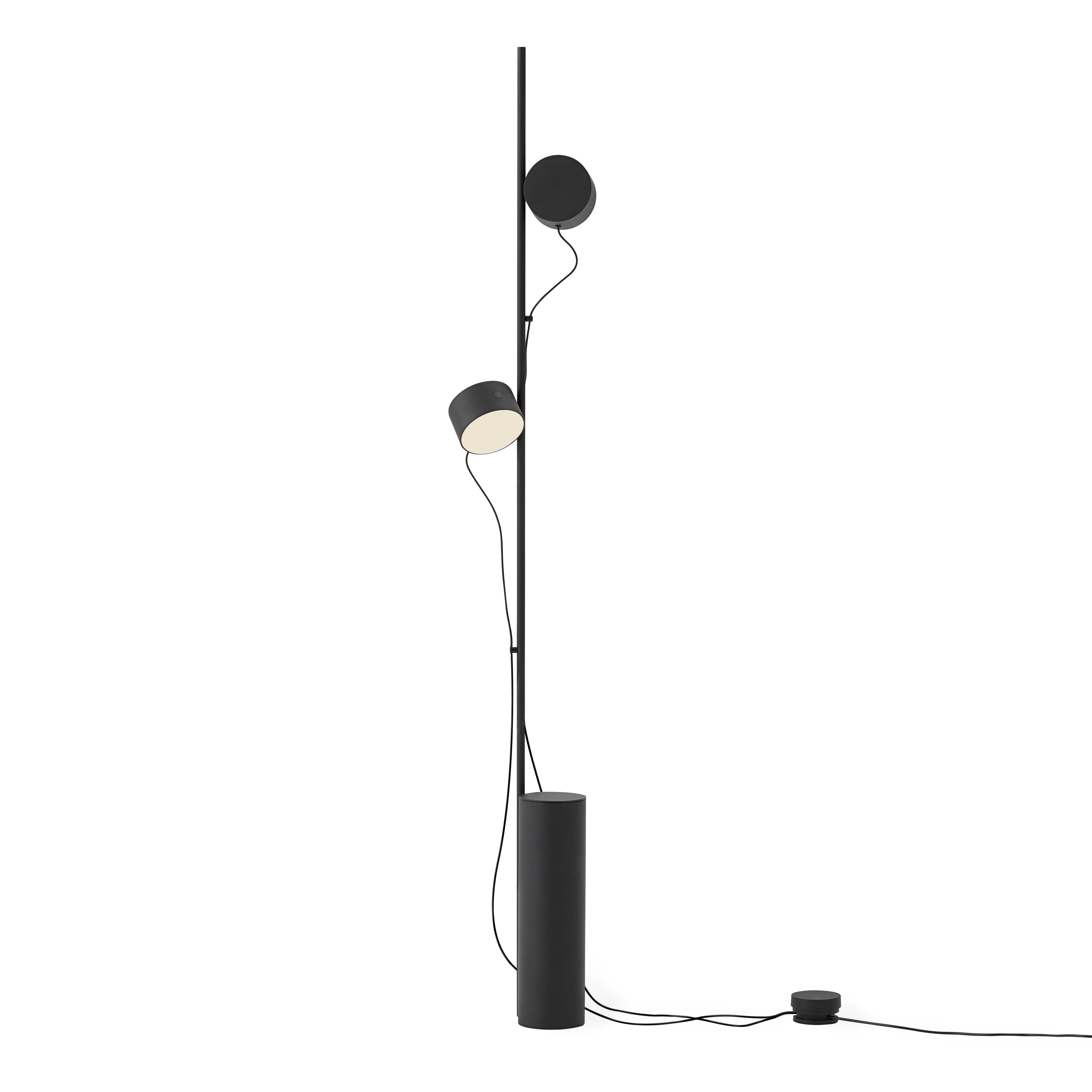 Stojací lampa POST černá