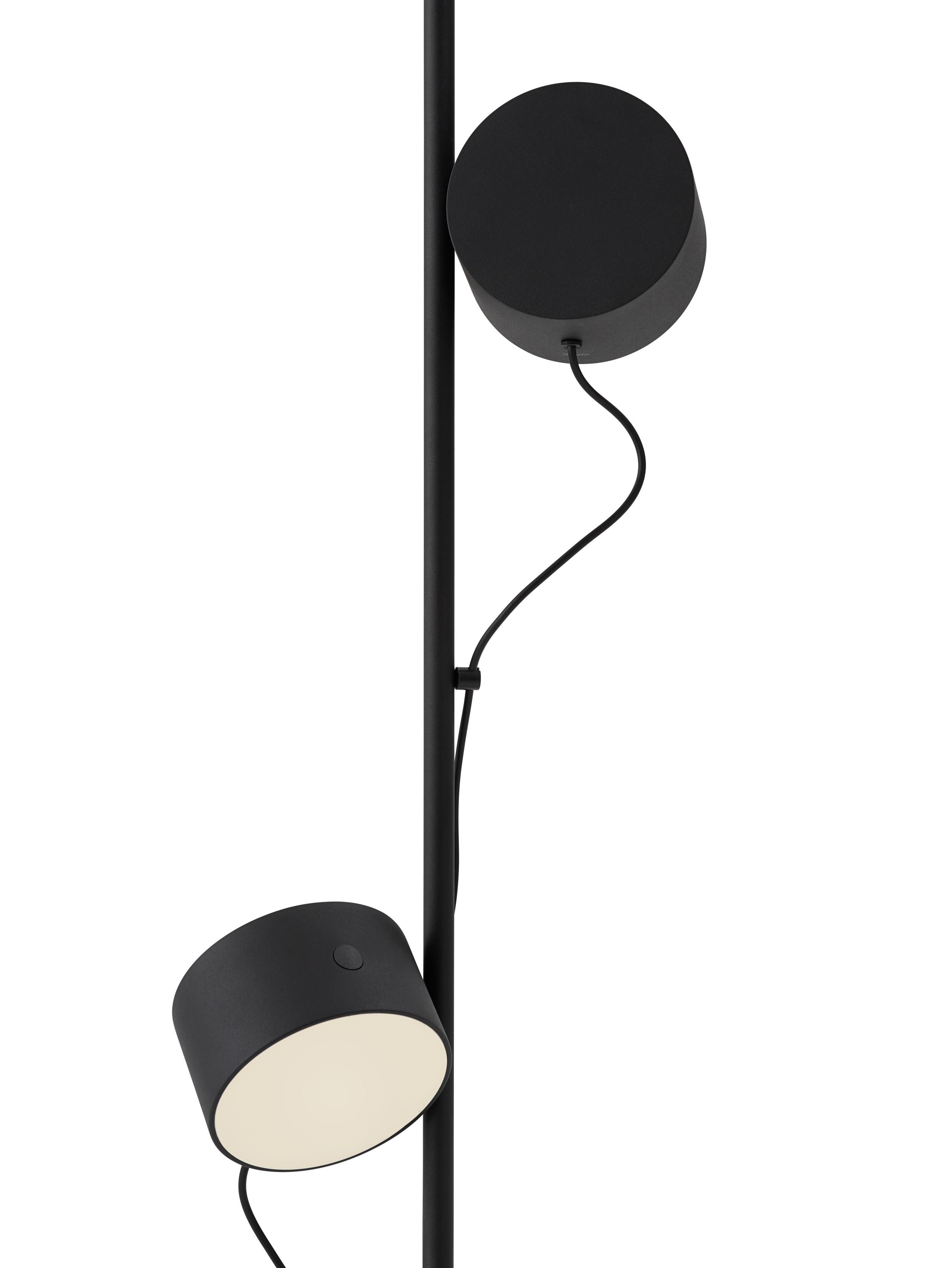 Stojací lampa POST černá