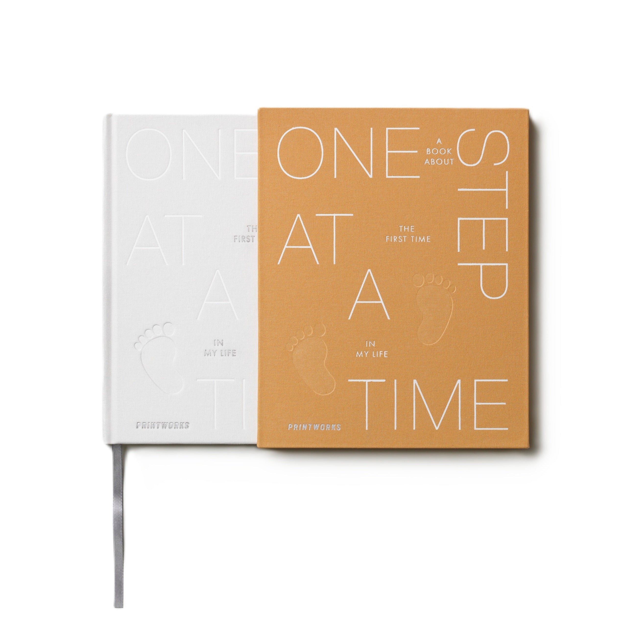 Album vzpomínek JEDEN KROK PO DRUHÉM žlutý s bílou