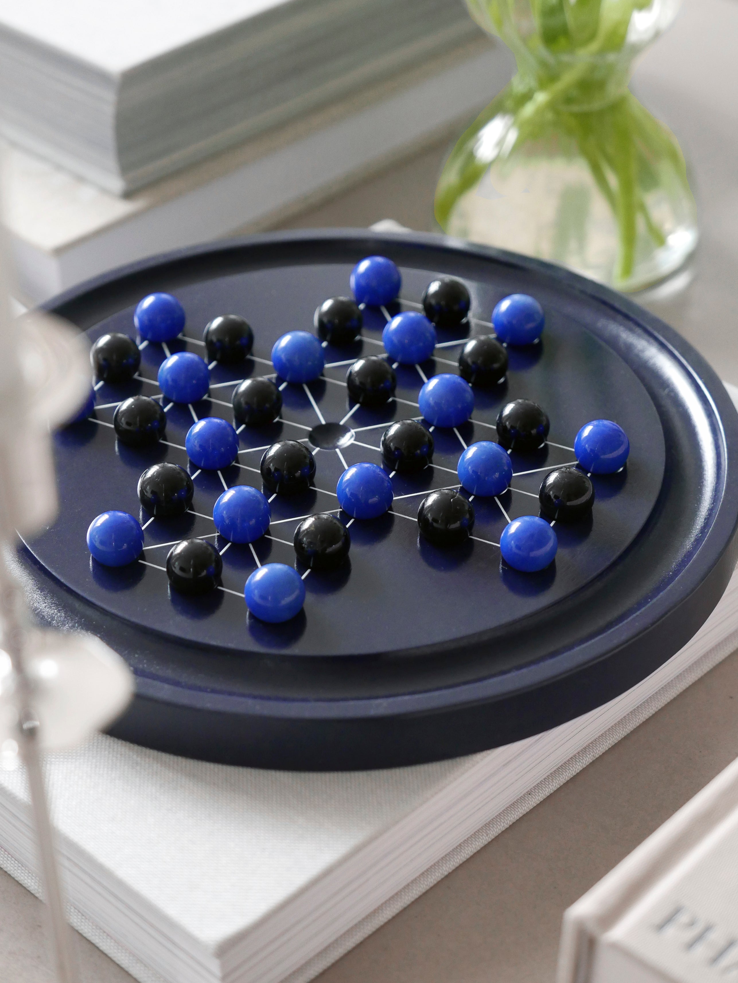 Strategická hra SOLITAIRE PATIENCE granátová