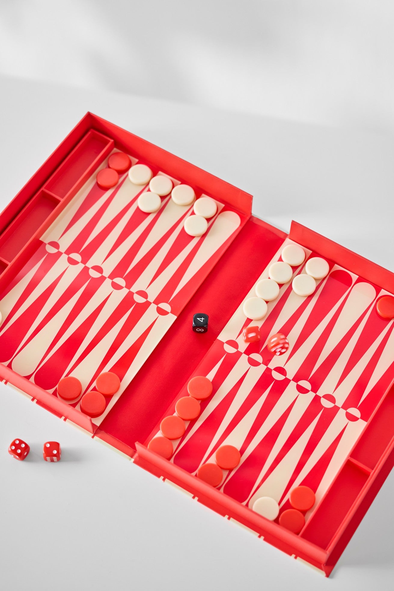 Sada na hru v backgammon ART OF BACKGAMMON červená s béžovou