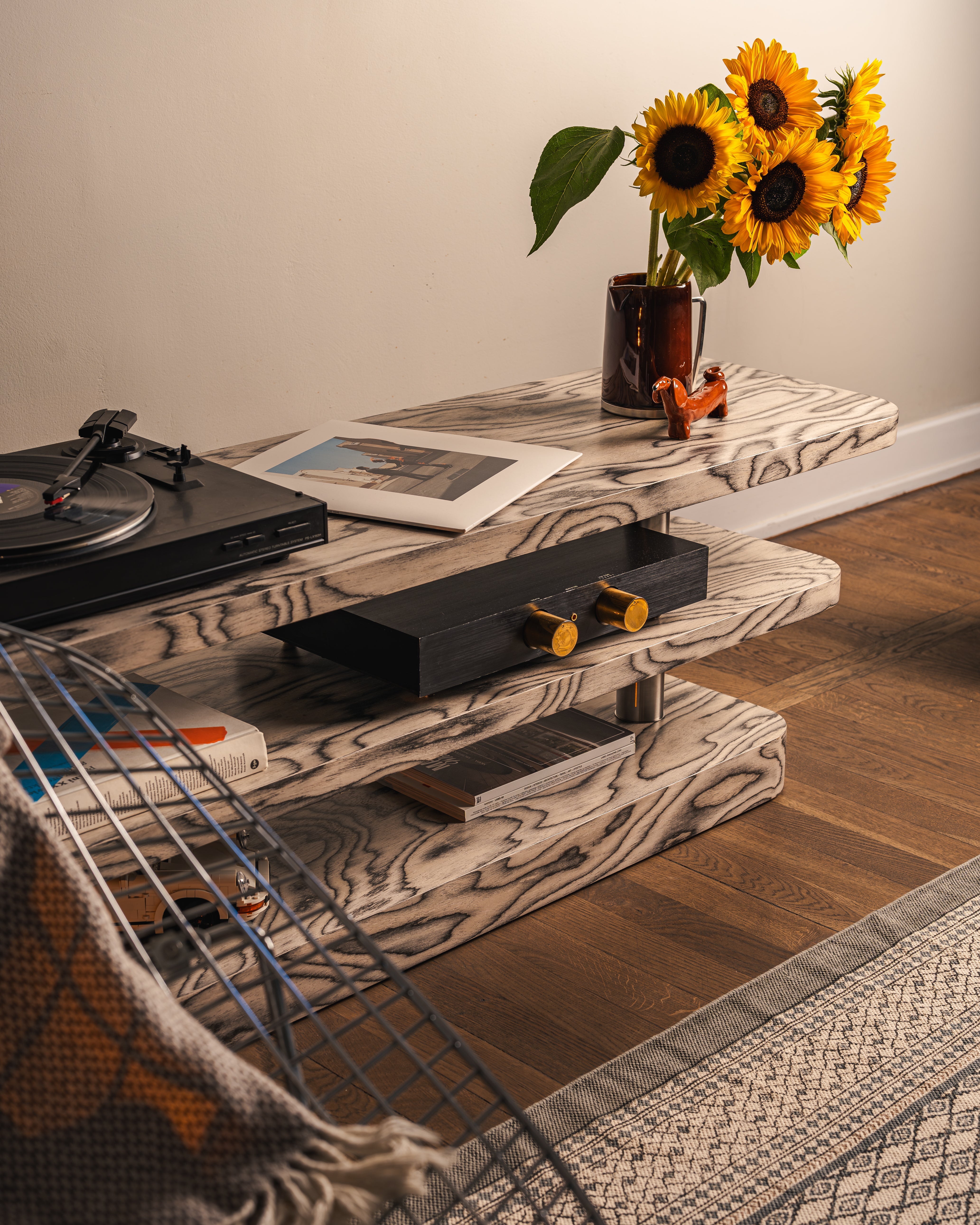 Televizní stolek REL dýha Sottsass se ocelovými prvky