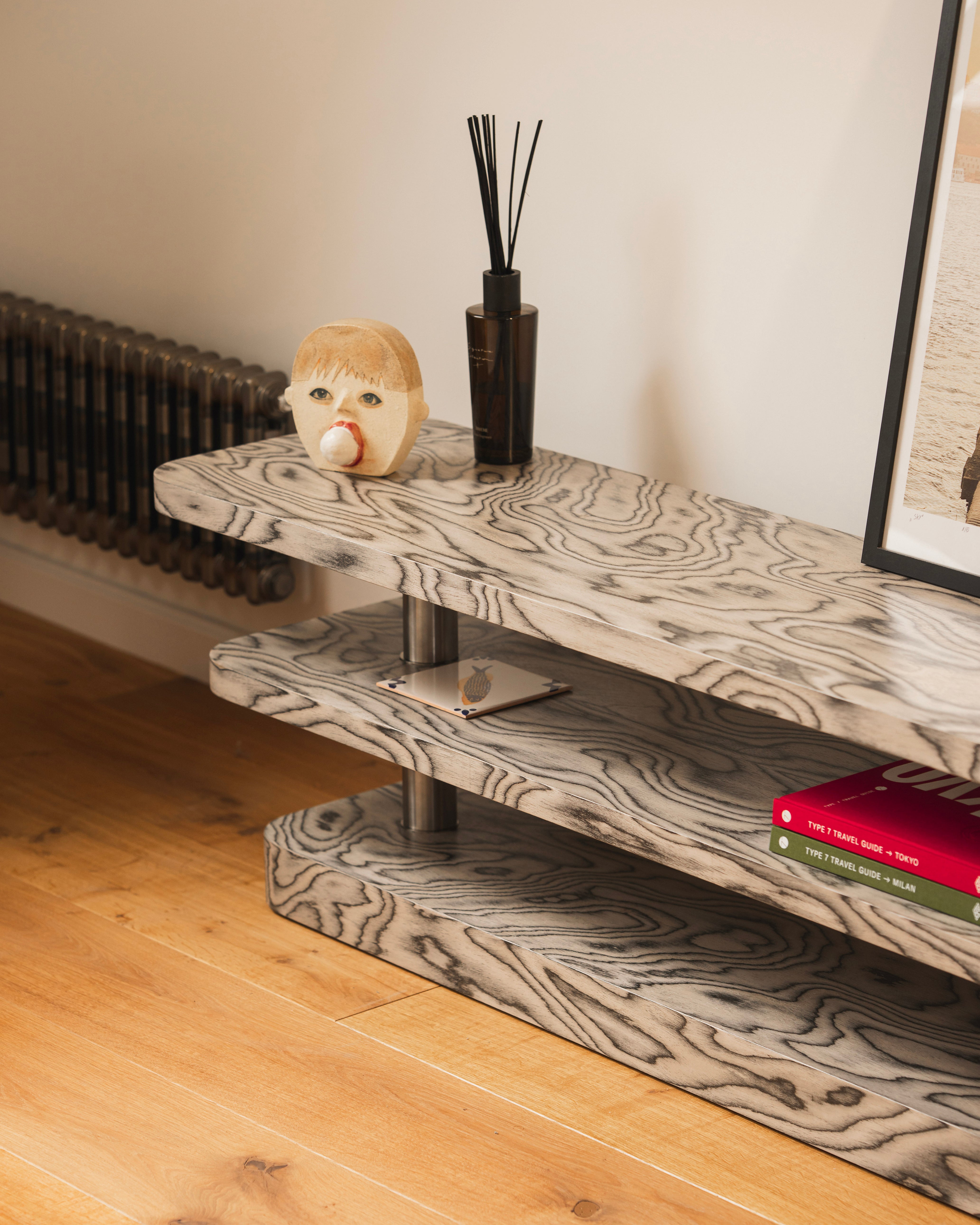 Televizní stolek REL dýha Sottsass se ocelovými prvky