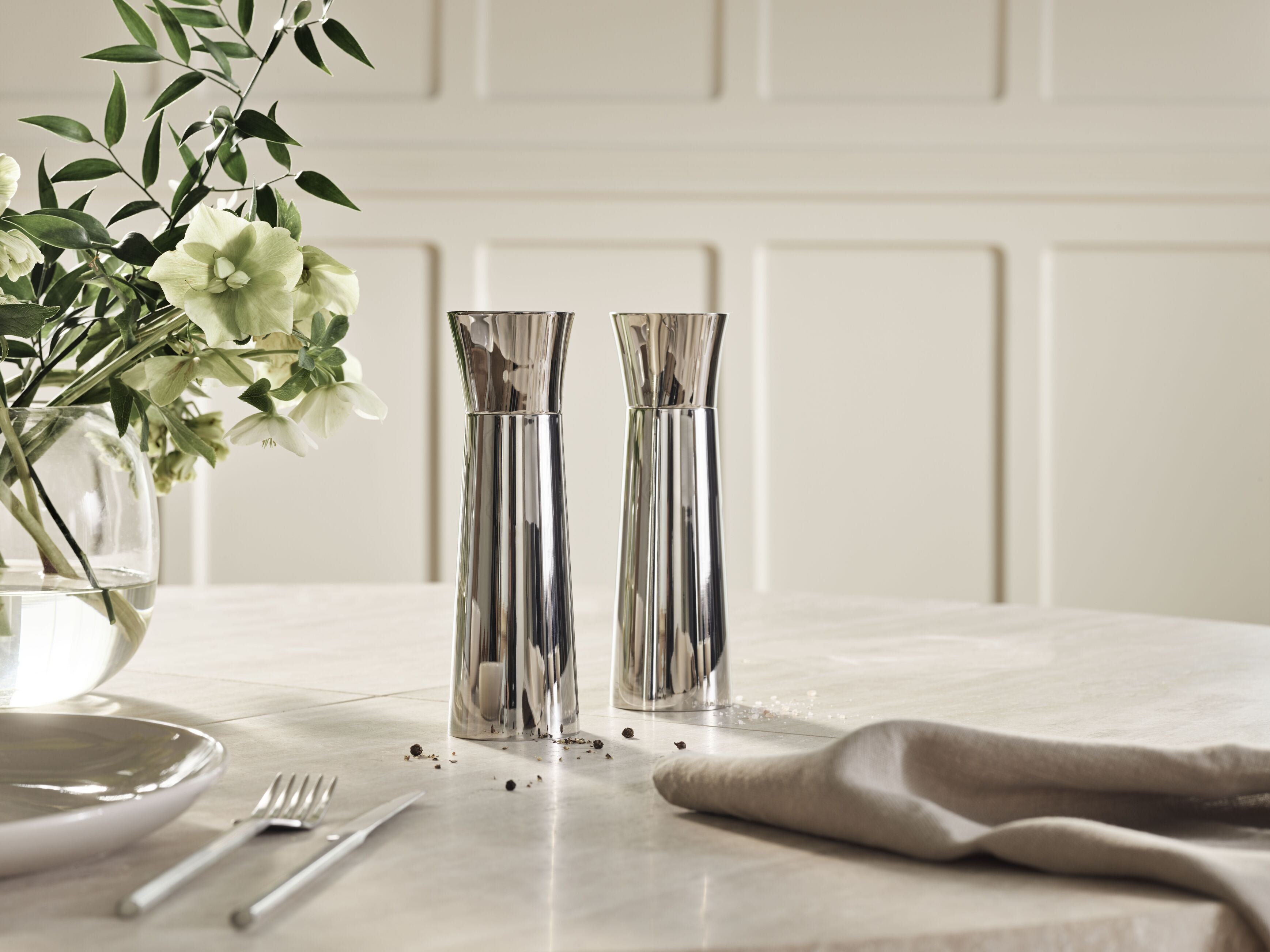 Kulatý stůl BALANCE mramor s tmavým dubovým dřevem