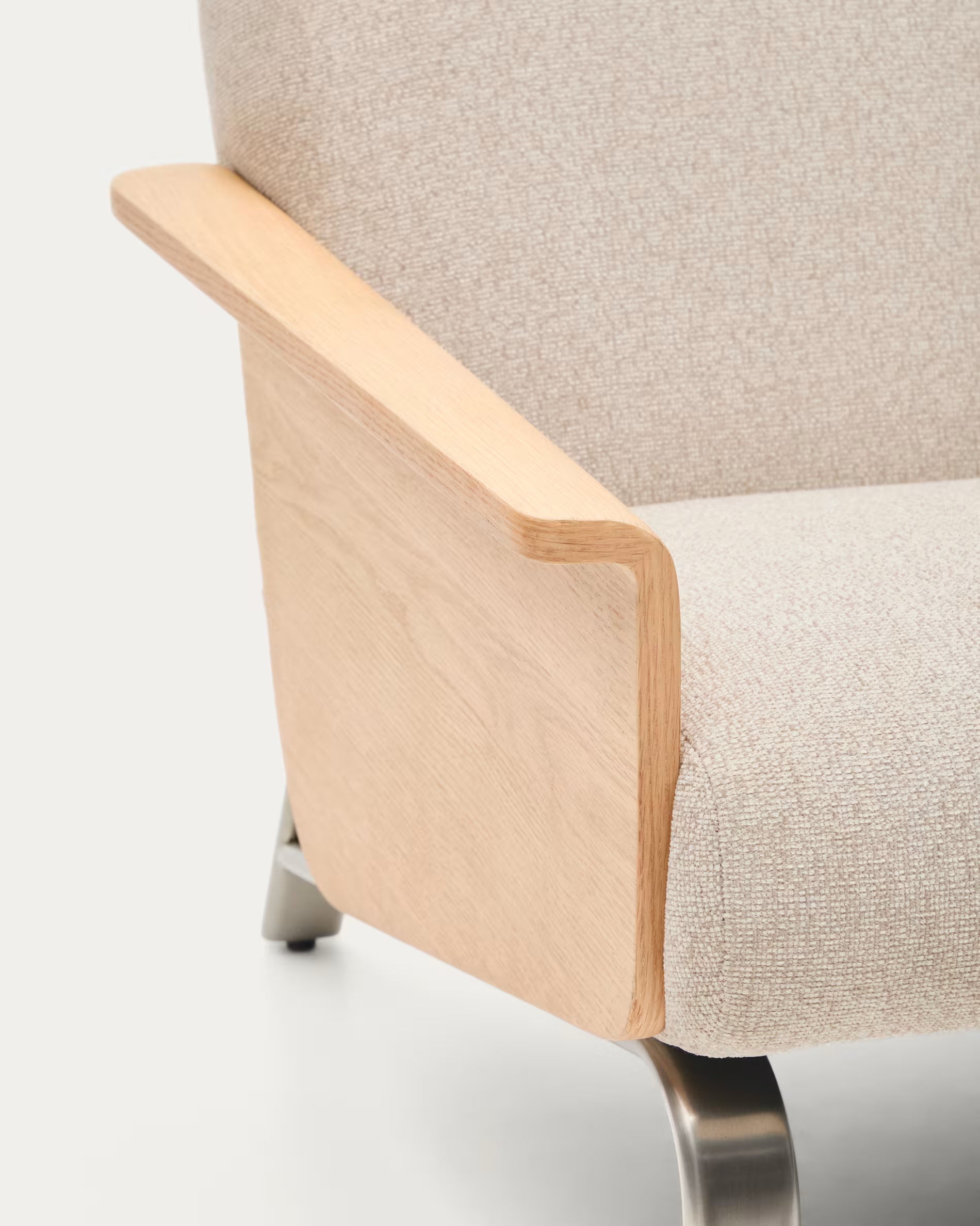 Pohovka 3-místná AMSEN béžová se dřevotřískou z dubu a ocelovým podstavcem