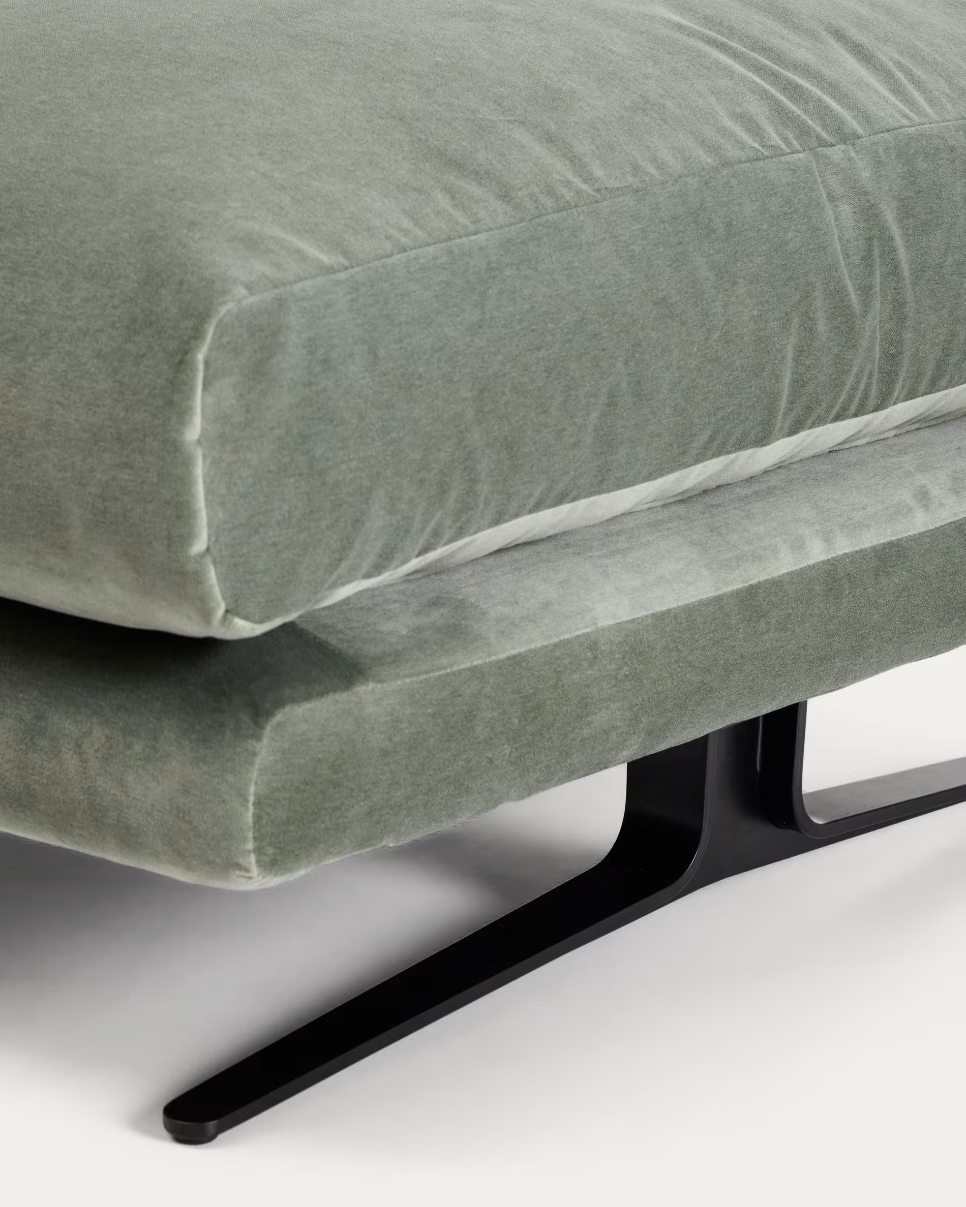 VELIRO green footrest with black base