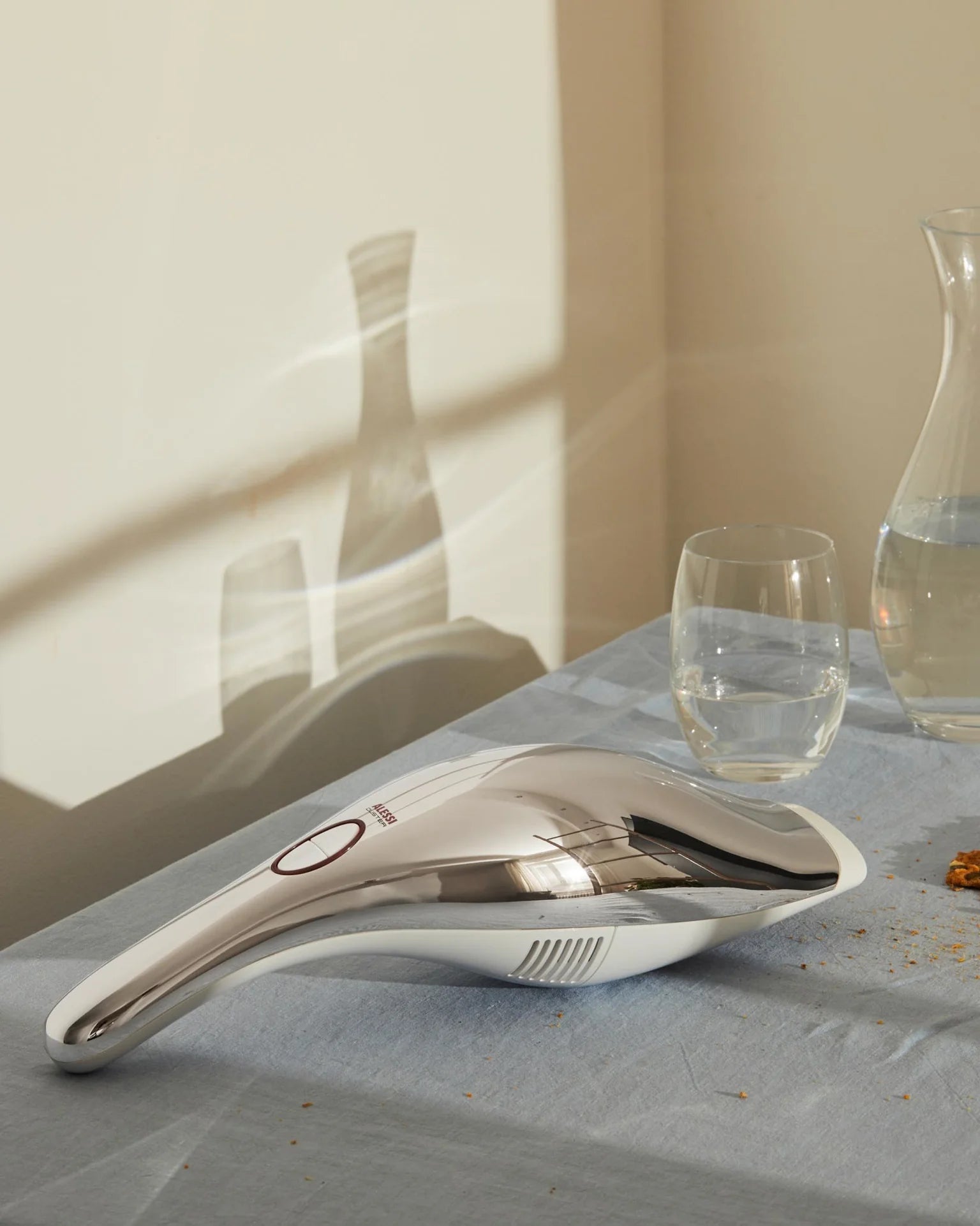 Ručný vysavač SG67 stříbrný s bílou