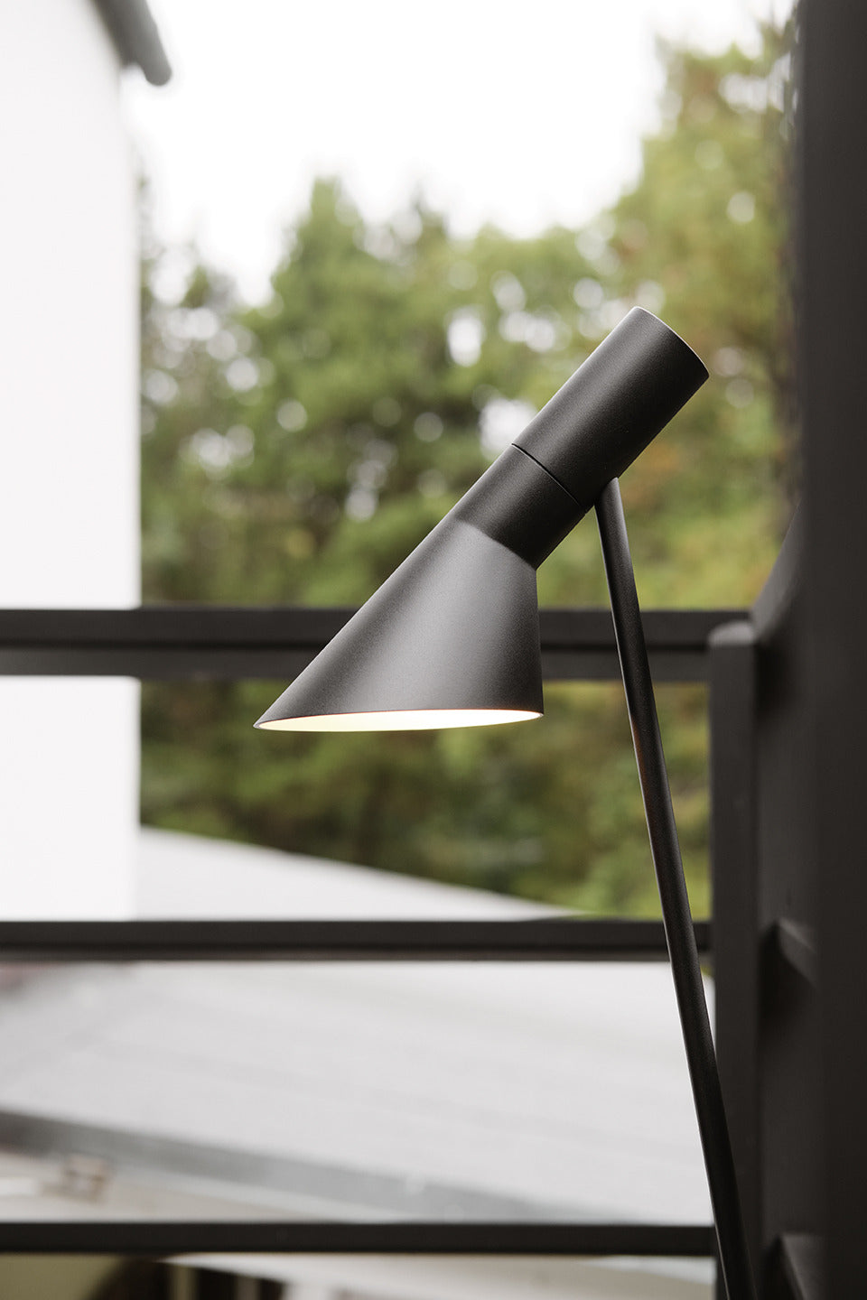 Stojací venkovní lampa AJ černá