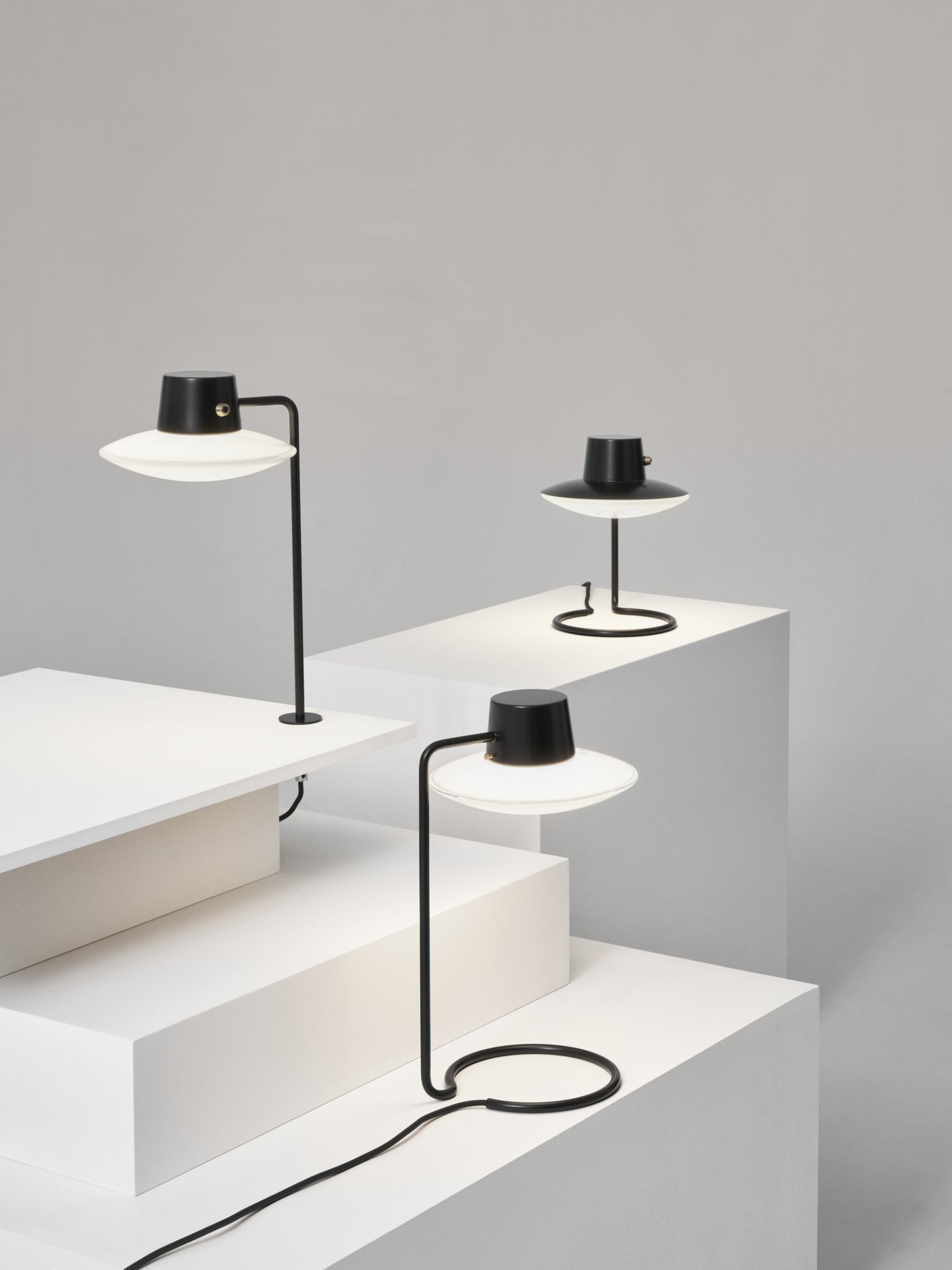 AJ OXFORD black table lamp