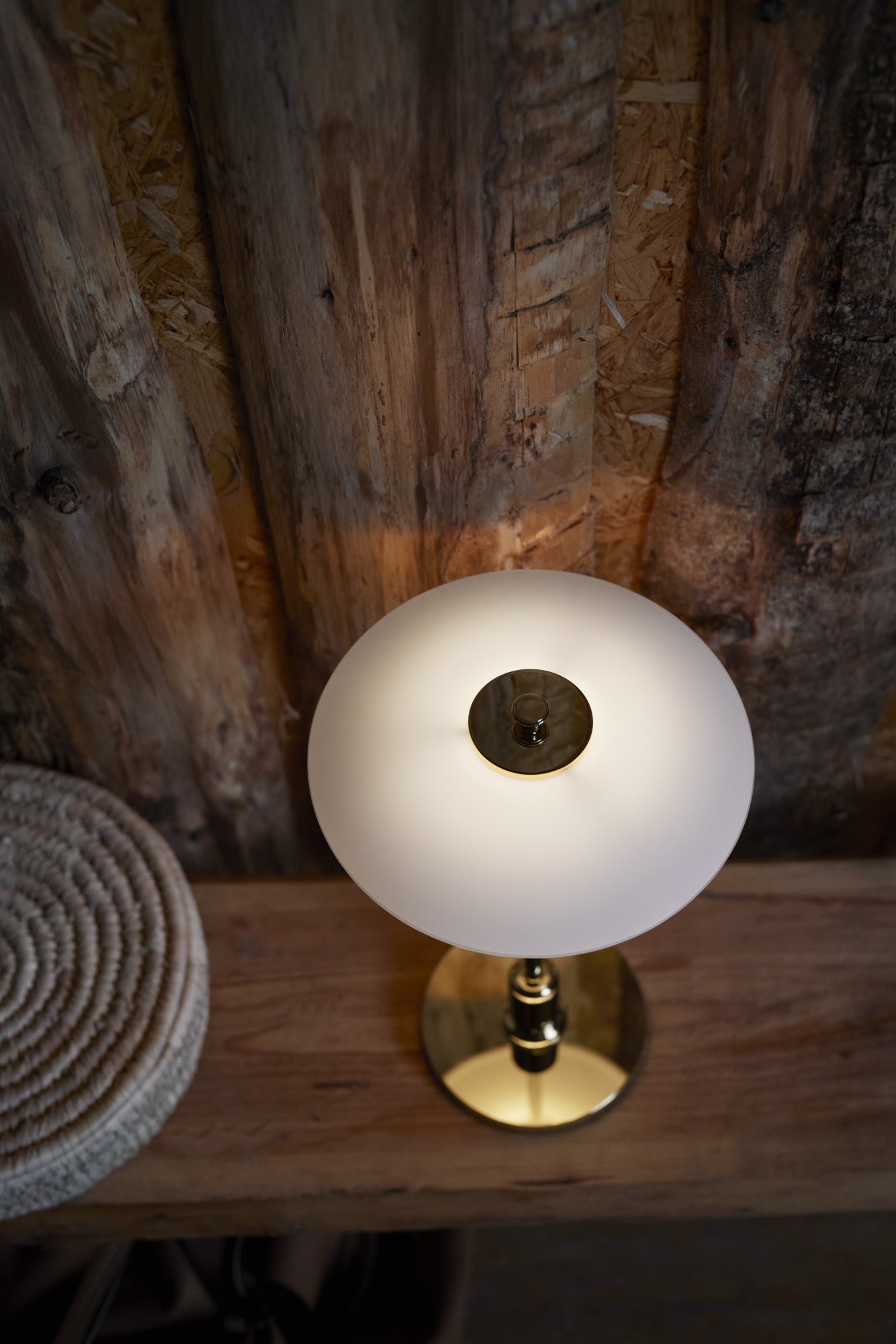 Přenosná lampa PH 2/1 bílá s mosazným podstavcem