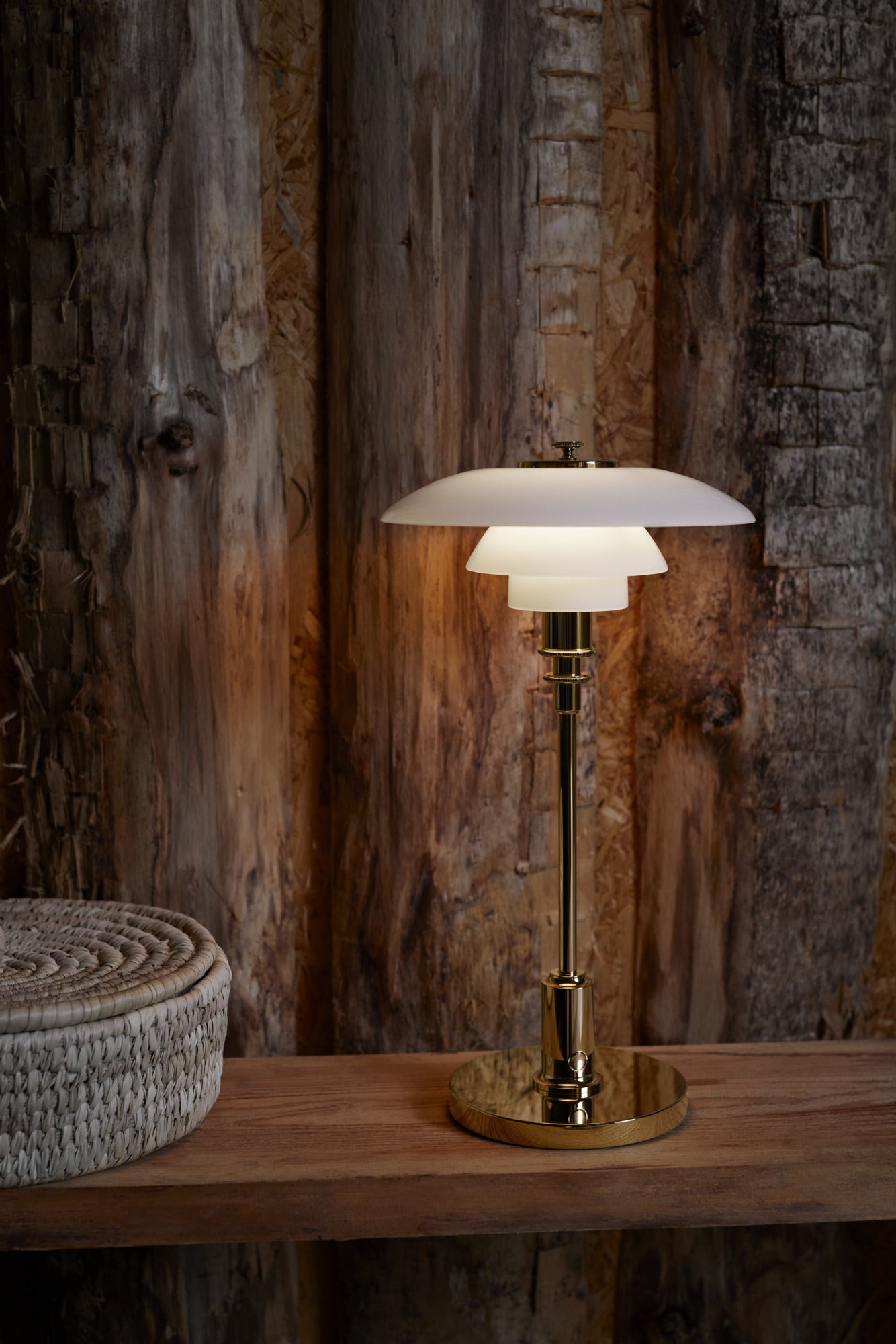 Přenosná lampa PH 2/1 bílá s mosazným podstavcem