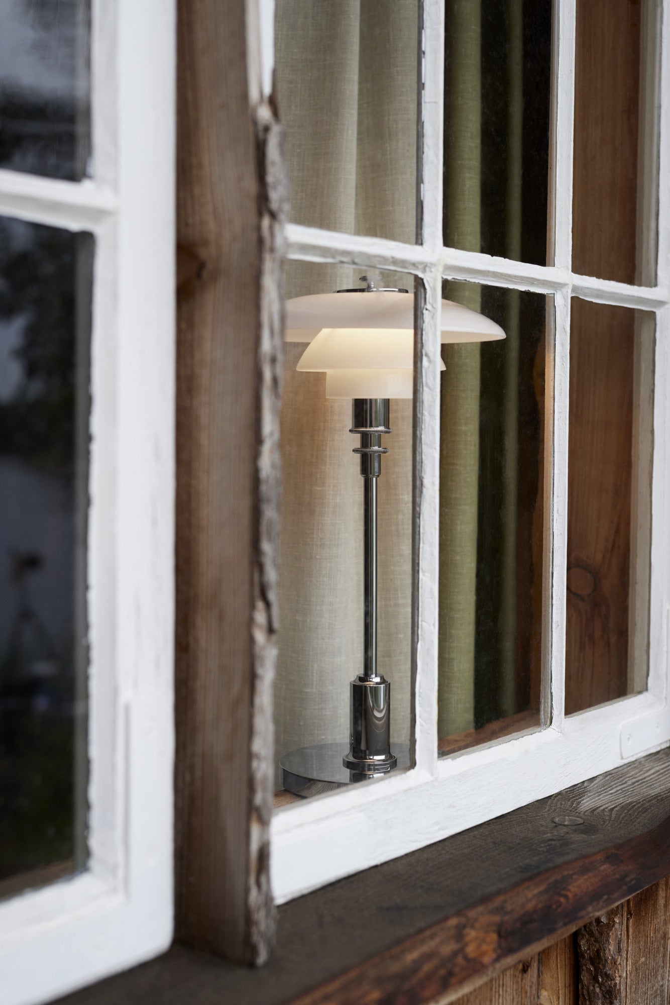 Přenosná lampa PH 2/1 bílá s chromovaným podstavcem