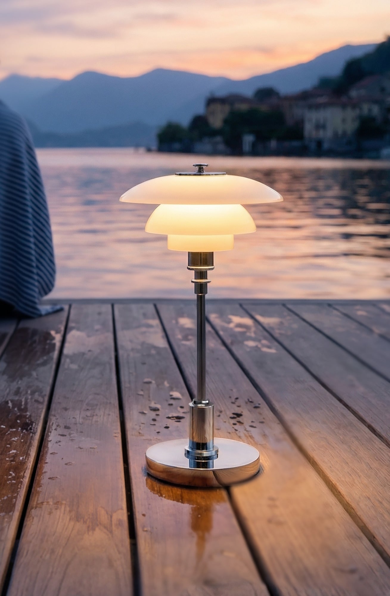 Lampa przenośna PH 1/1 biały z chromowaną podstawą – Louis Poulsen