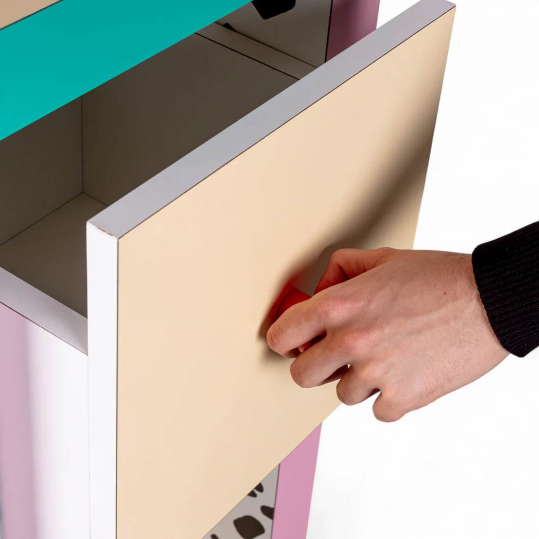 Koupelnová skříňka SUPERSHELF MODRÁ MŘÍŽKA bílá s růžovou a žlutou