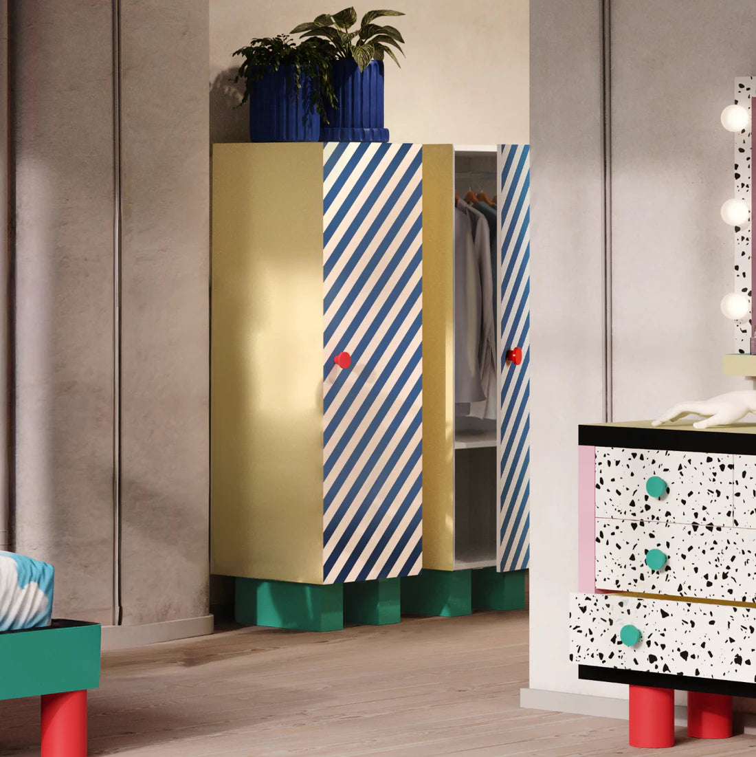 Skříň SUPERCLOSET MODRÉ PRUHY žlutá s modrou a zelenou