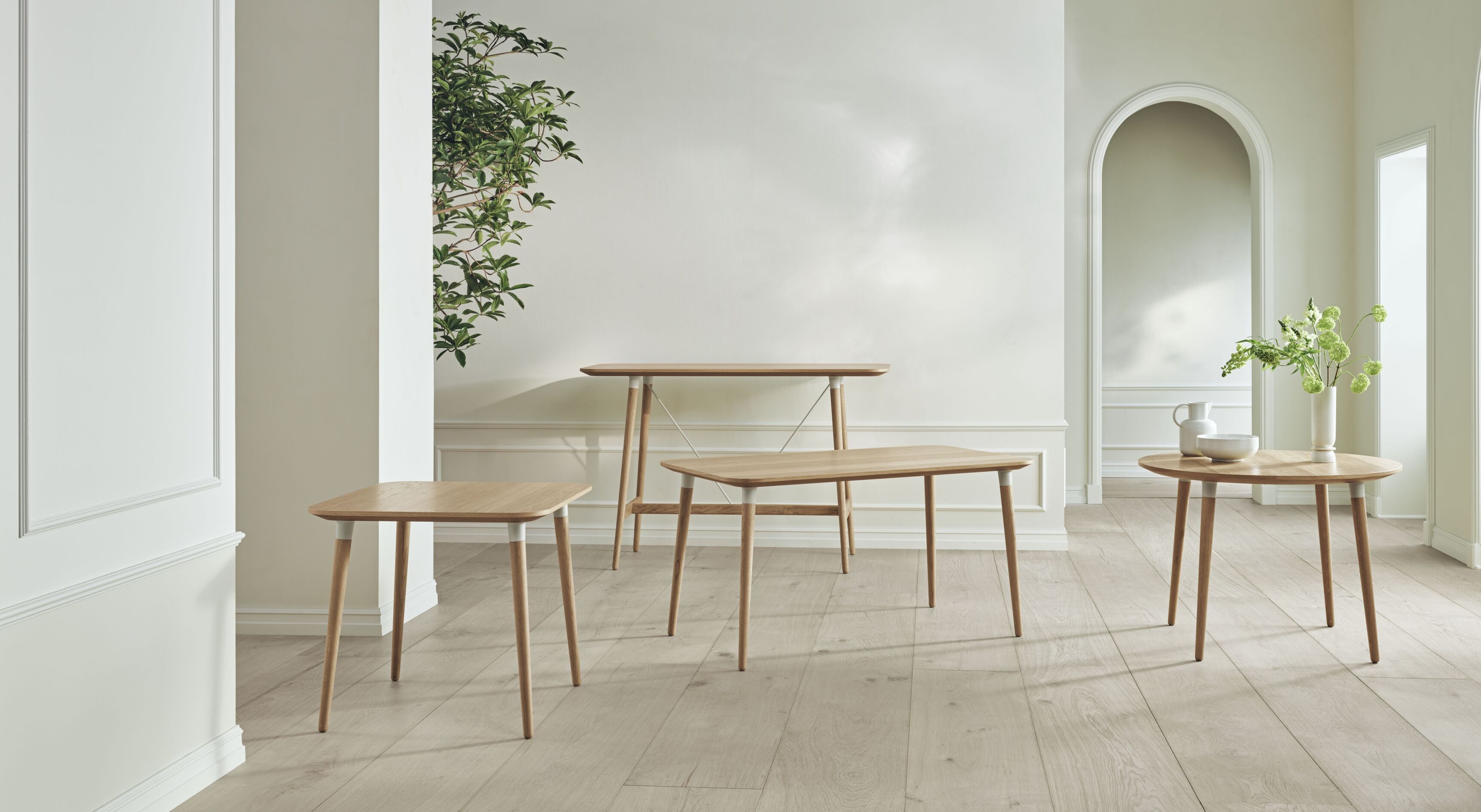 Vysoký stůl SEED z bílého dubového dýhování